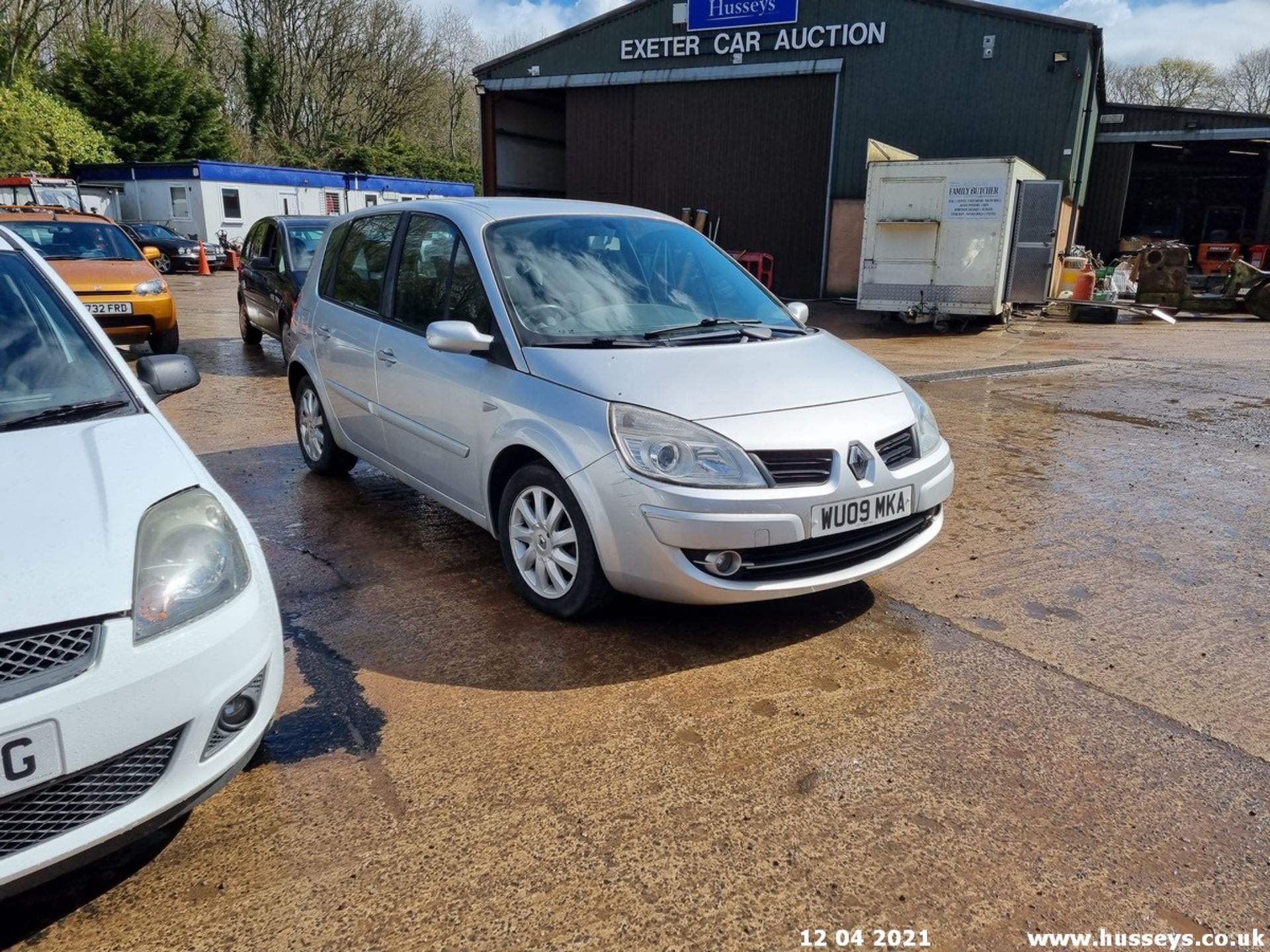 09/09 RENAULT SCENIC DYN VVT - 1598cc 5dr MPV (Silver, 92k) - Image 2 of 15