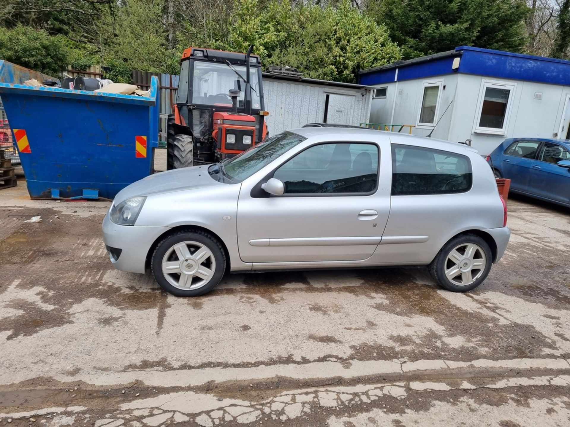 07/57 RENAULT CLIO CAMPUS SPORT 16V - 1149cc 3dr Hatchback (Silver) - Image 4 of 12