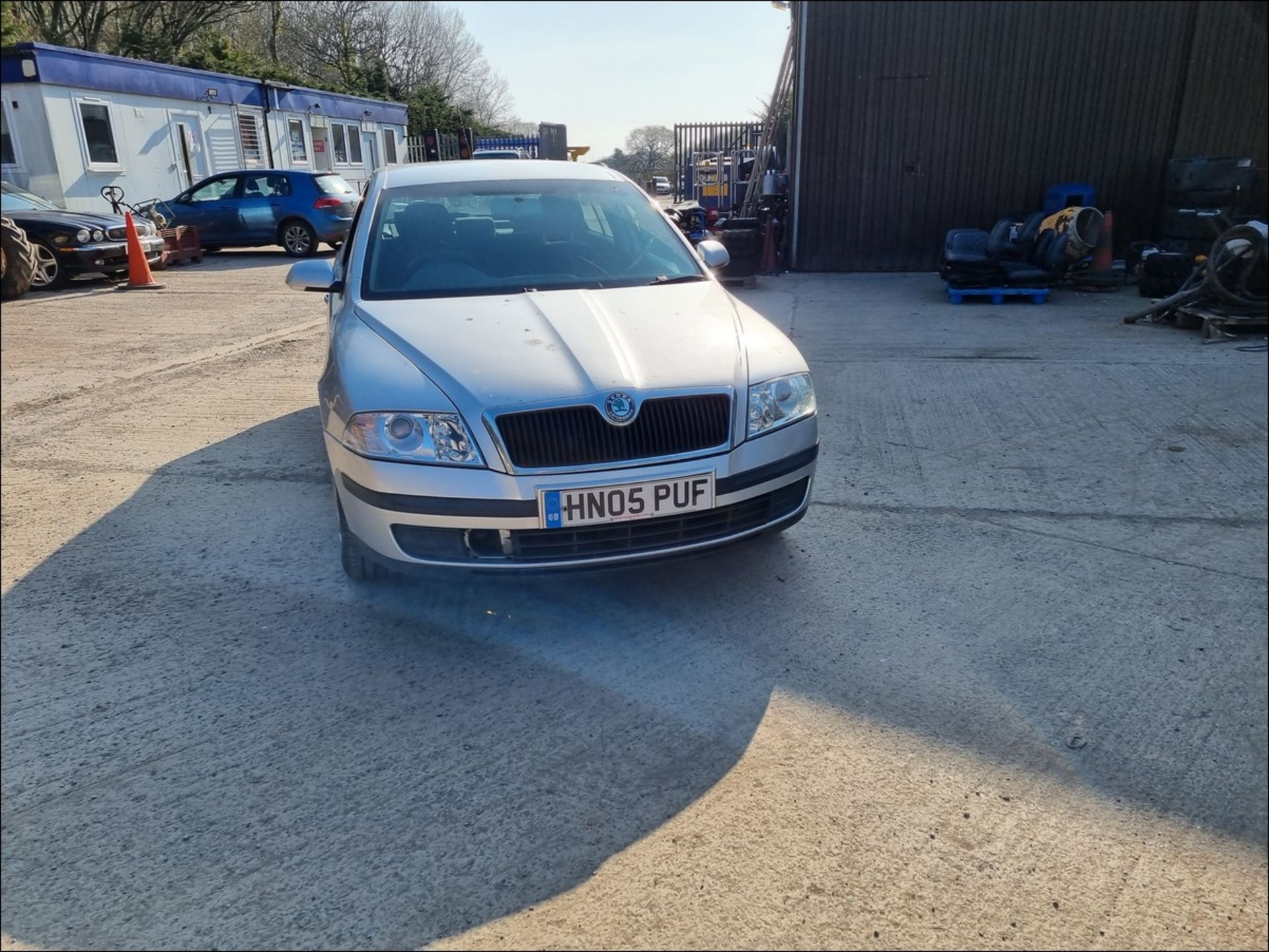 05/05 SKODA OCTAVIA AMBIENTE FSI - 1598cc 5dr Hatchback (Silver, 150k) - Image 4 of 14