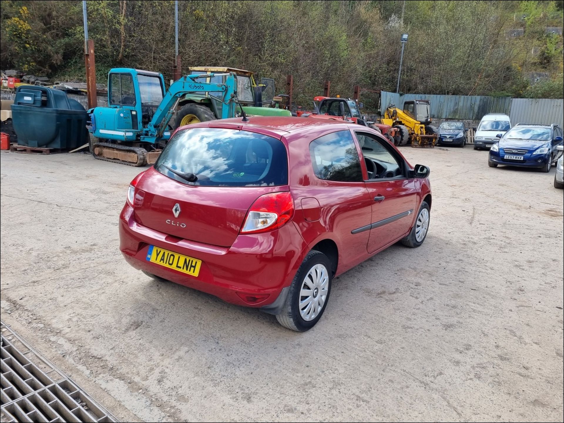 10/10 RENAULT CLIO EXTREME - 1149cc 3dr Hatchback (Red, 82k) - Image 11 of 12