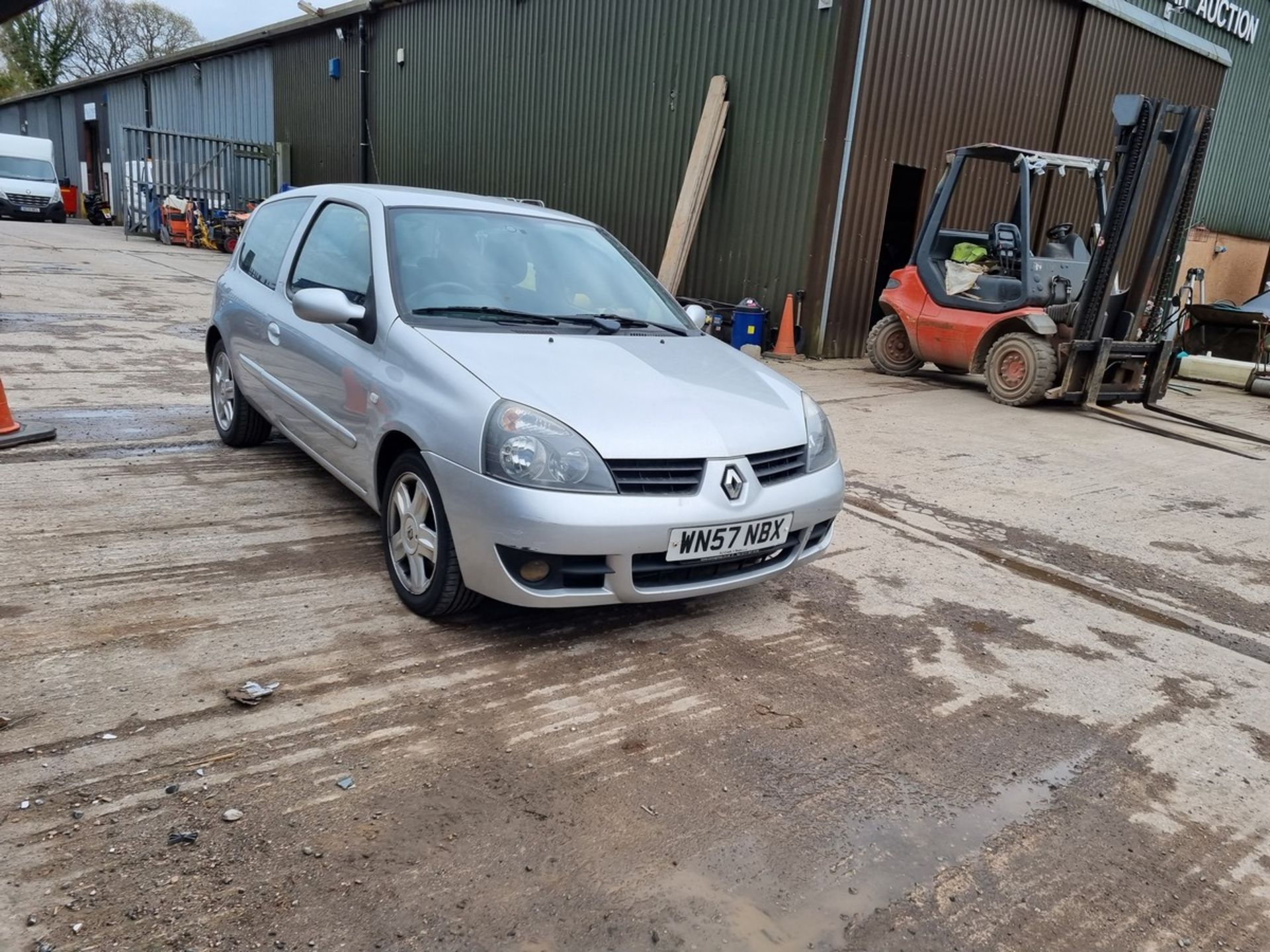 07/57 RENAULT CLIO CAMPUS SPORT 16V - 1149cc 3dr Hatchback (Silver) - Image 6 of 12