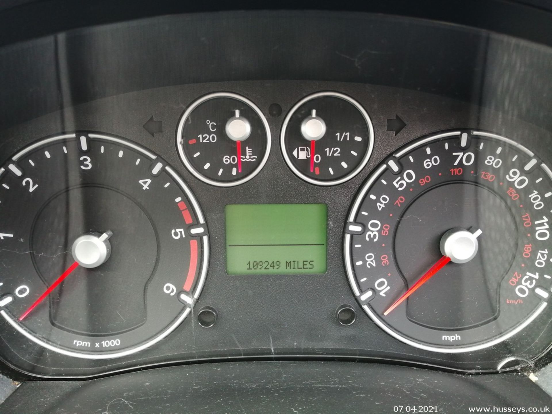 06/56 FORD FIESTA ZETEC CLIMATE TDCI - 1399cc 5dr Hatchback (White, 109k) - Image 4 of 5