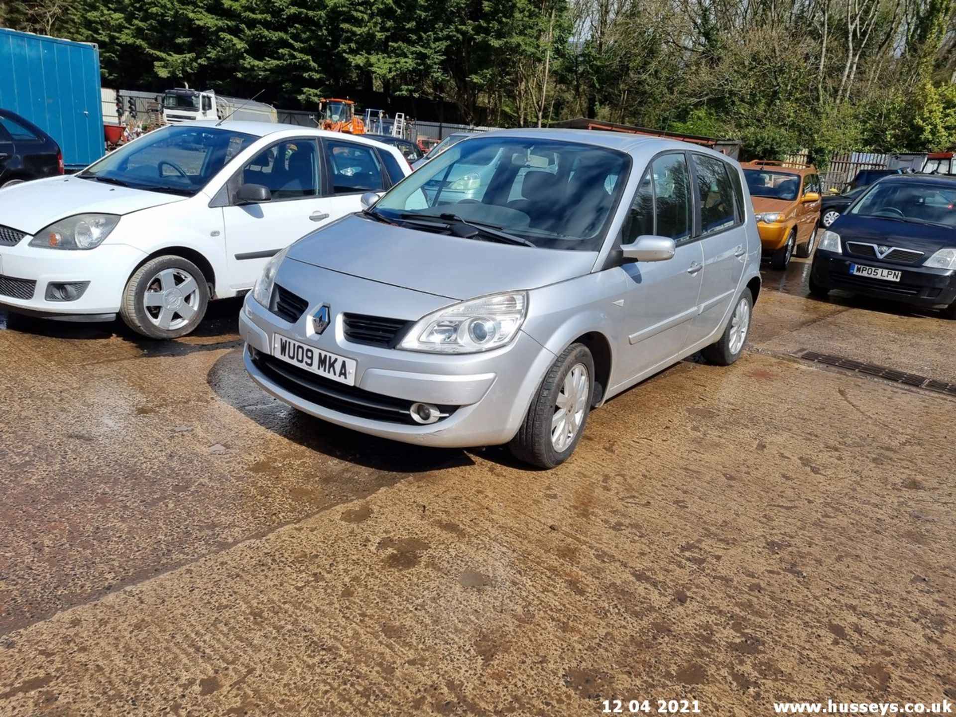 09/09 RENAULT SCENIC DYN VVT - 1598cc 5dr MPV (Silver, 92k) - Image 4 of 15