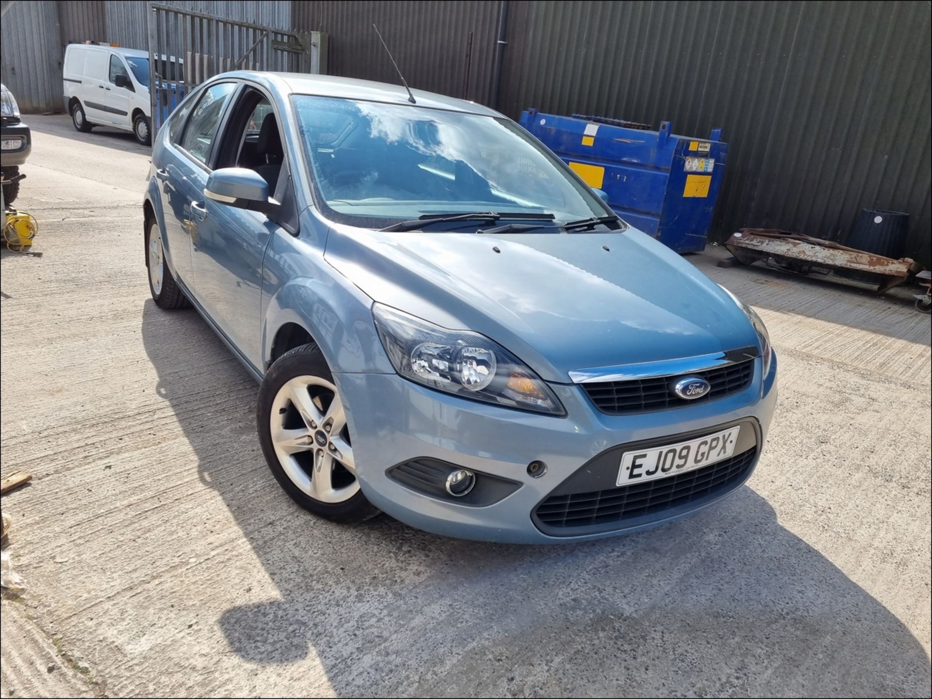 09/09 FORD FOCUS ZETEC TDCI 109 - 1560cc 5dr Hatchback (Blue, 91k) - Image 3 of 15