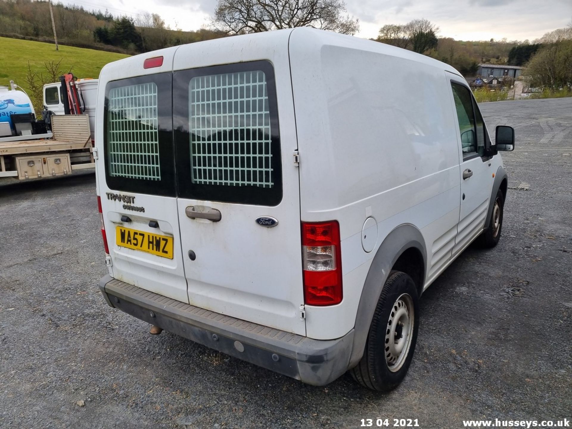 07/57 FORD TRANSIT CONN T200 75 - 1753cc 5dr Van (White, 45k) - Image 8 of 13