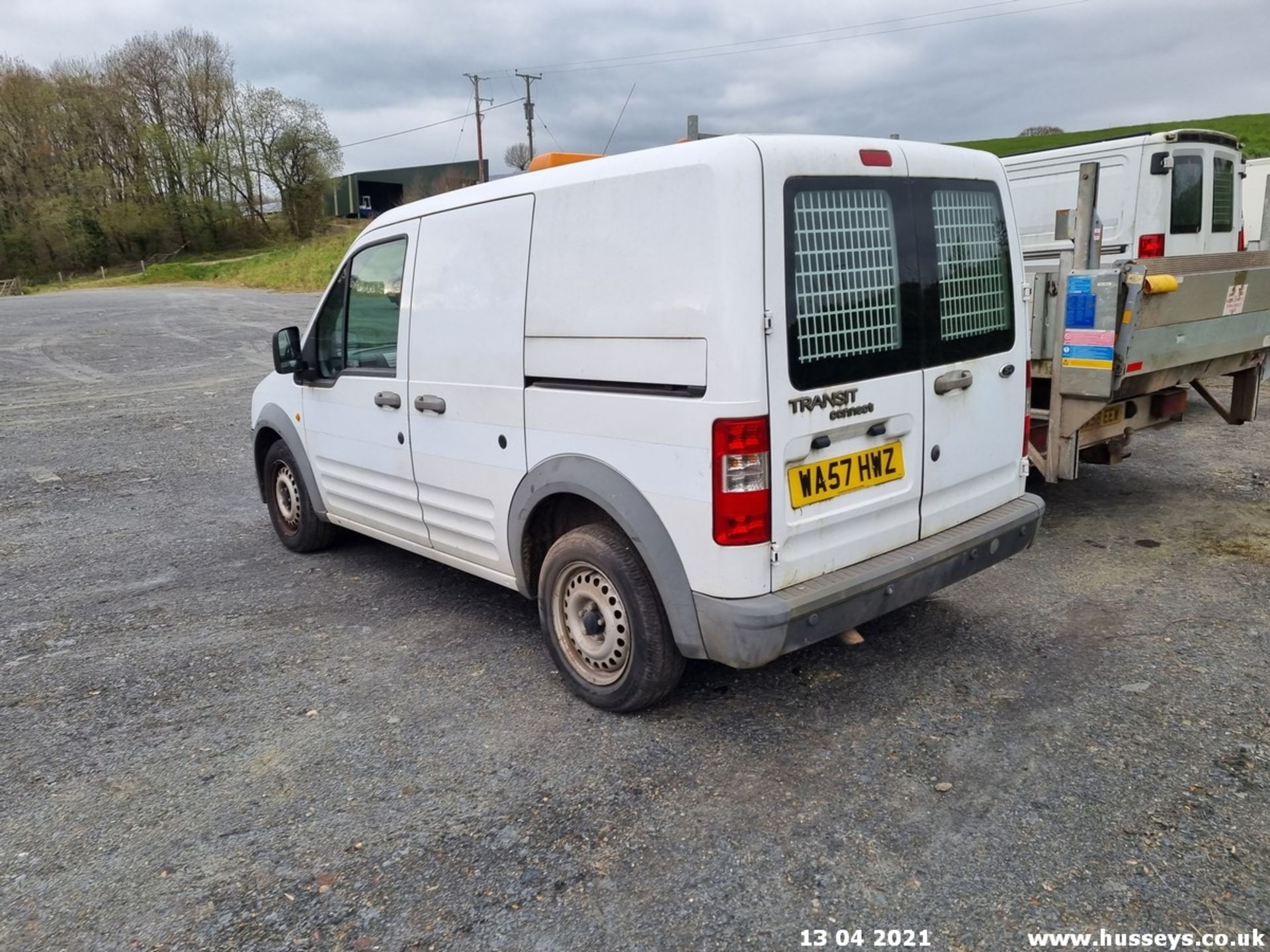 07/57 FORD TRANSIT CONN T200 75 - 1753cc 5dr Van (White, 45k) - Image 7 of 13