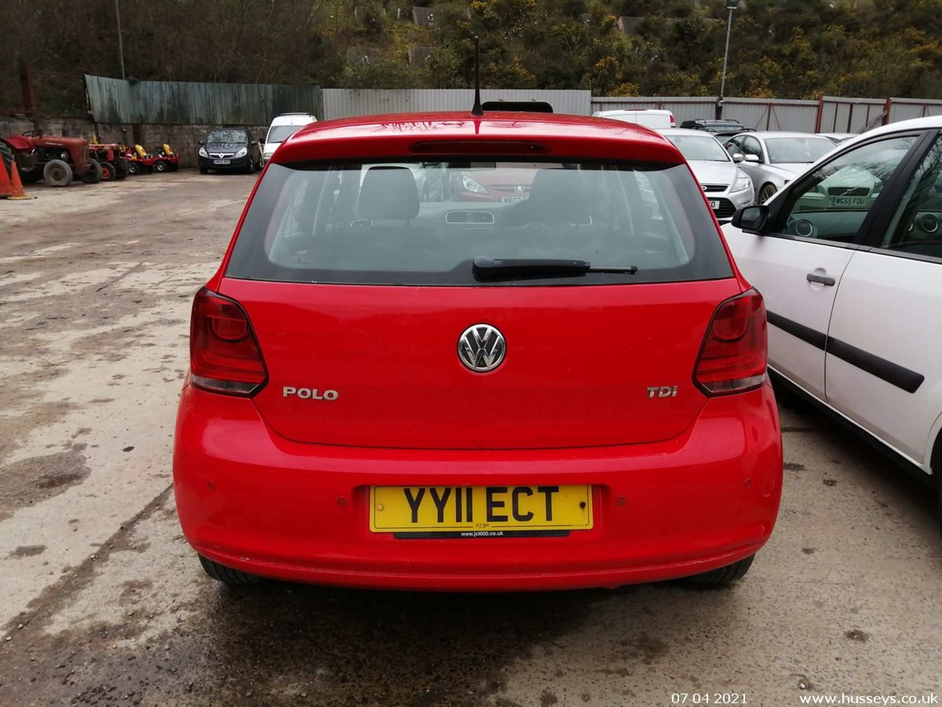 11/11 VOLKSWAGEN POLO SE TDI 75 - 1199cc 5dr Hatchback (Red, 118k) - Image 7 of 11