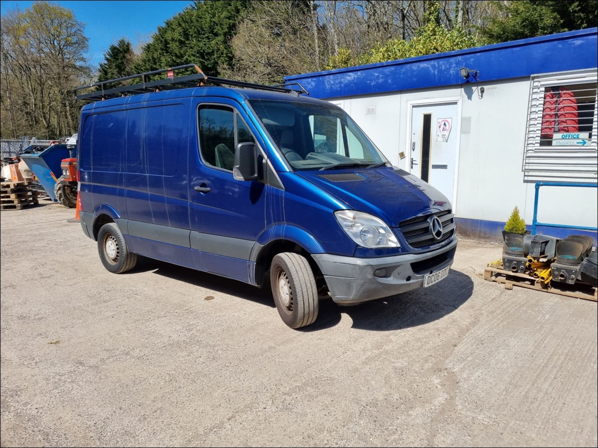 06/06 MERCEDES SPRINTER 211 CDI SWB - 2148cc Van (Blue) - Image 2 of 14