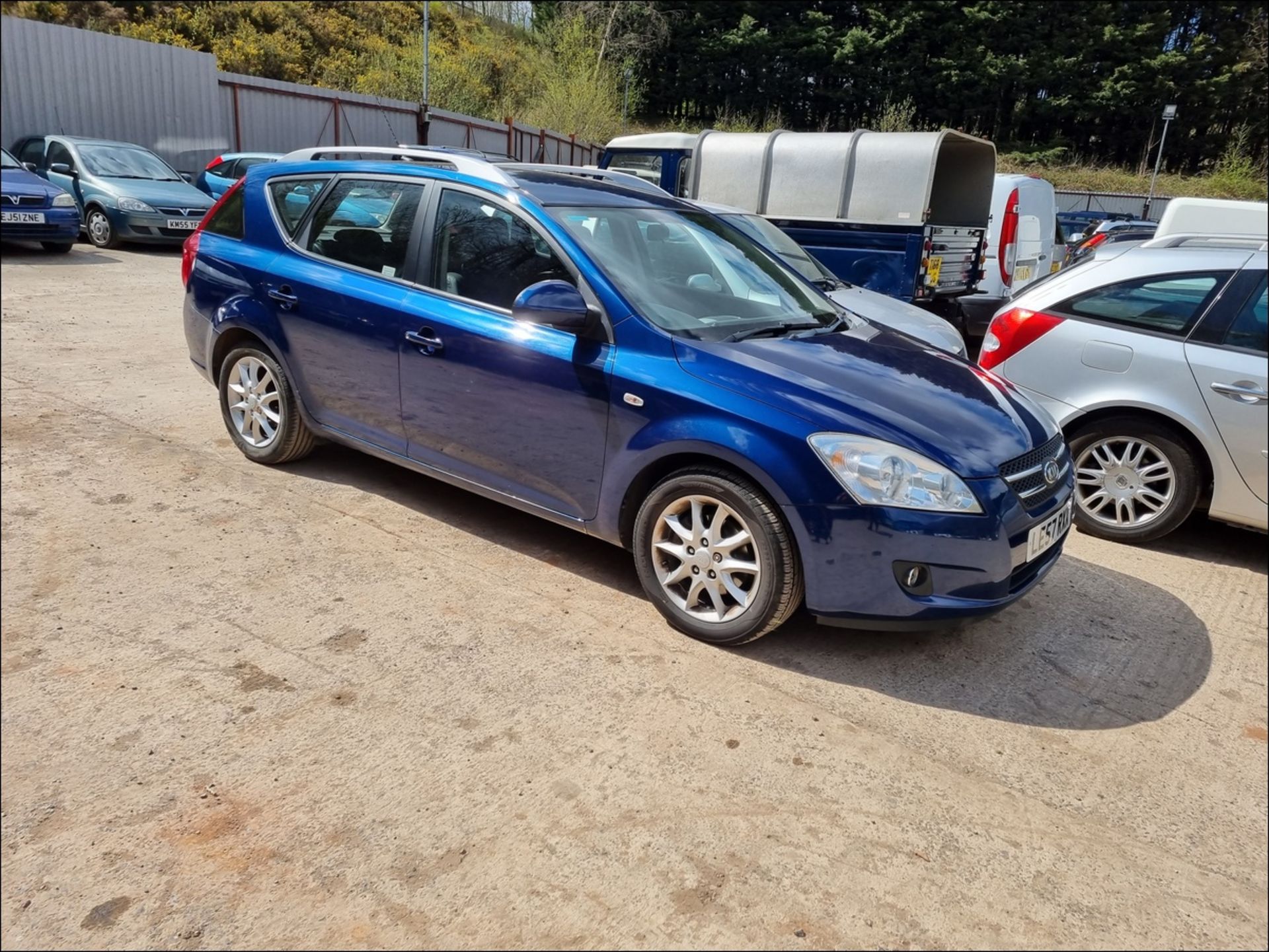 08/57 KIA CEE'D LS CRDI SW - 1582cc 5dr Estate (Blue, 79k) - Image 4 of 17