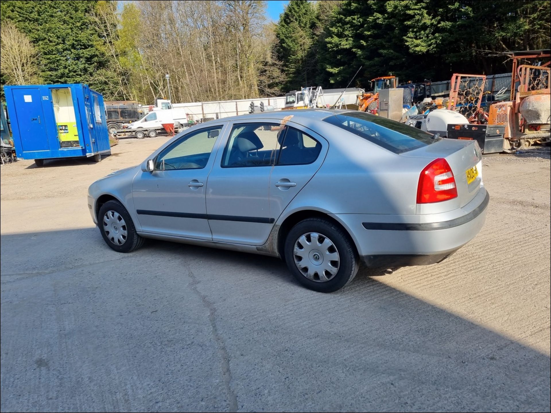 05/05 SKODA OCTAVIA AMBIENTE FSI - 1598cc 5dr Hatchback (Silver, 150k) - Image 7 of 14