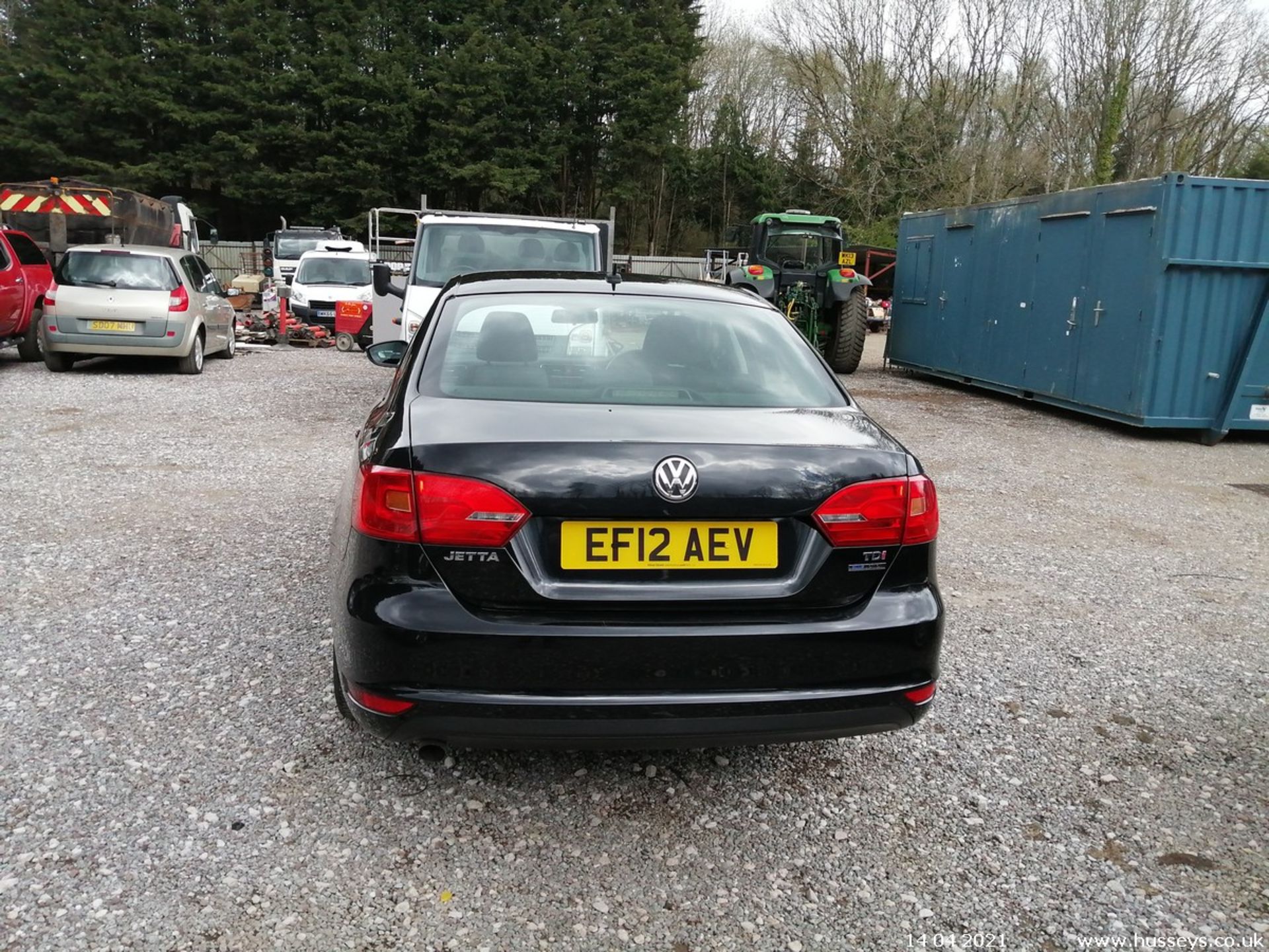 12/12 VOLKSWAGEN JETTA SE BLUEMOTION TECH - 1598cc 4dr Saloon (Black, 65k) - Image 7 of 14