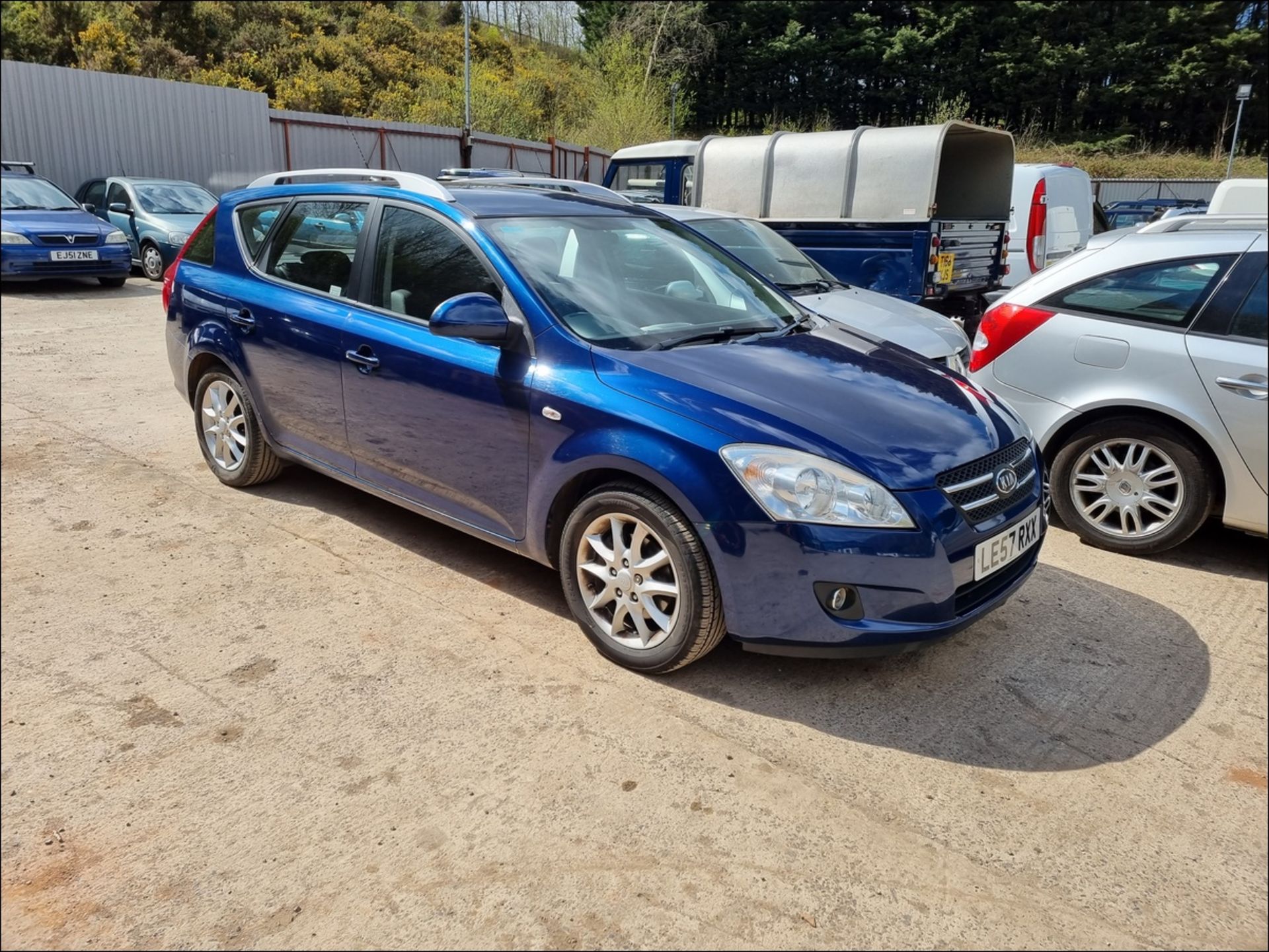 08/57 KIA CEE'D LS CRDI SW - 1582cc 5dr Estate (Blue, 79k) - Image 14 of 17