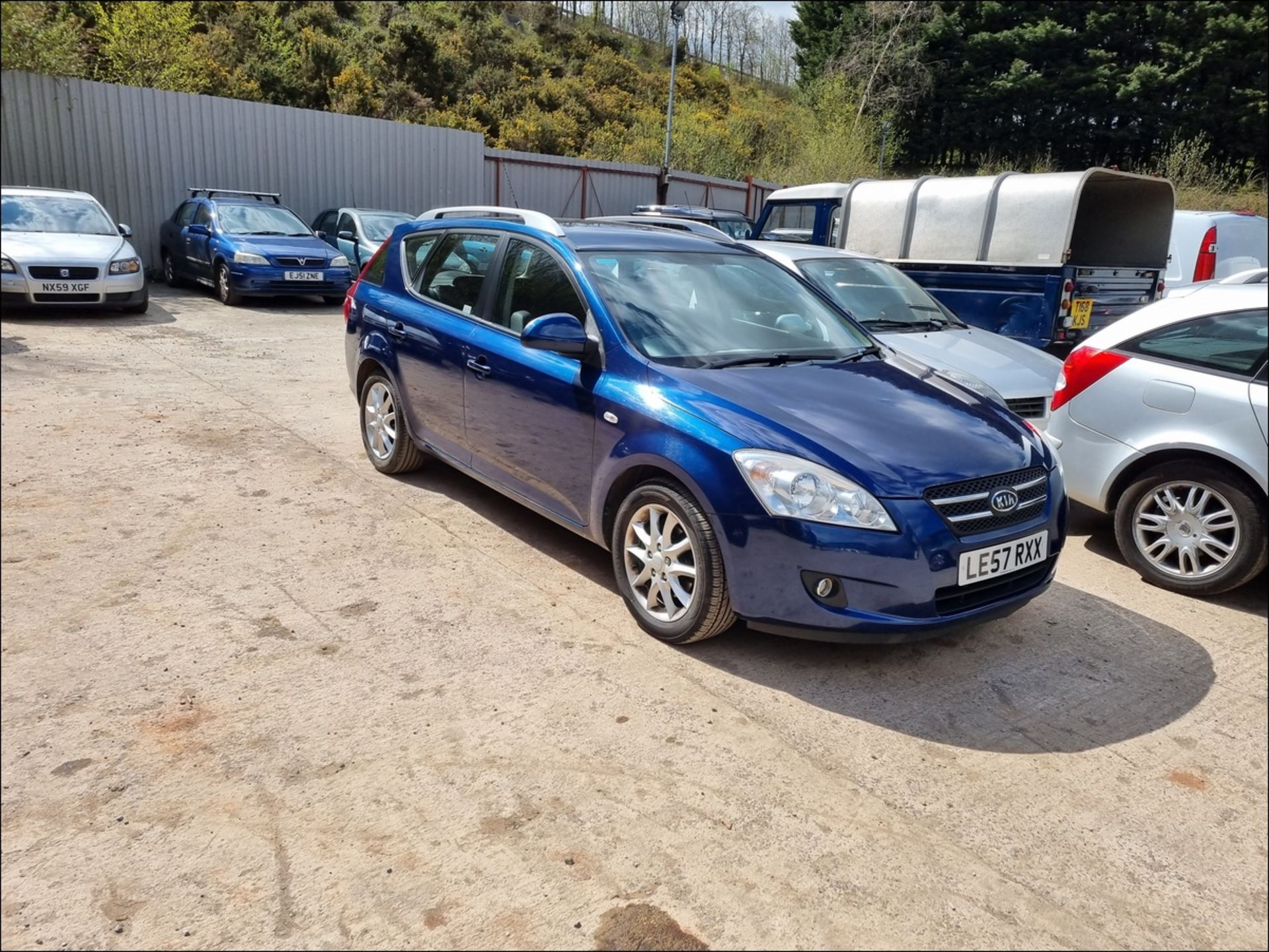 08/57 KIA CEE'D LS CRDI SW - 1582cc 5dr Estate (Blue, 79k) - Image 3 of 17