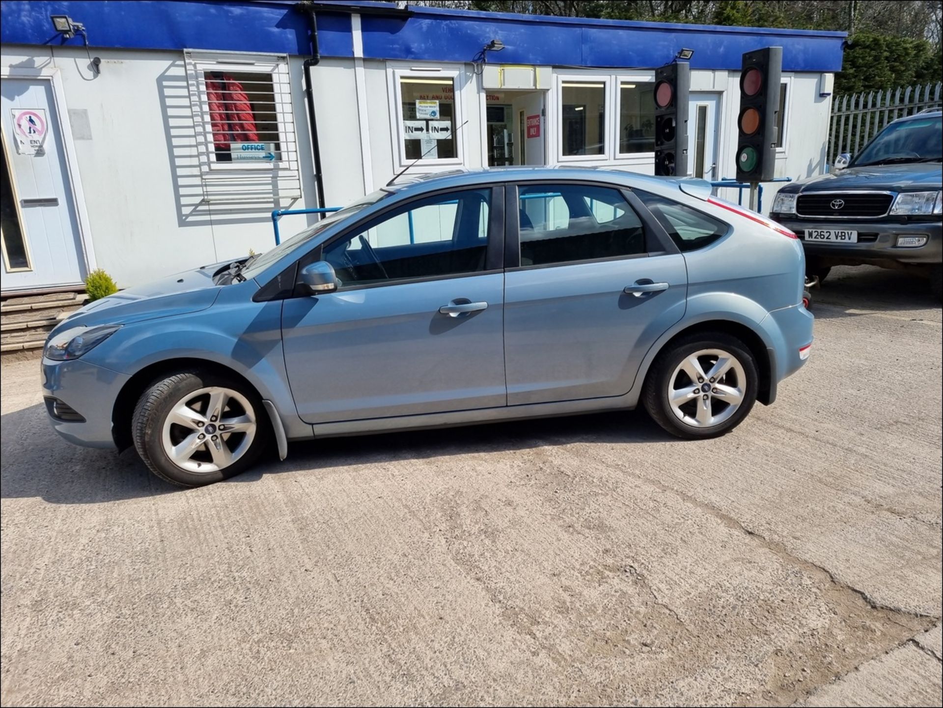 09/09 FORD FOCUS ZETEC TDCI 109 - 1560cc 5dr Hatchback (Blue, 91k) - Image 5 of 15