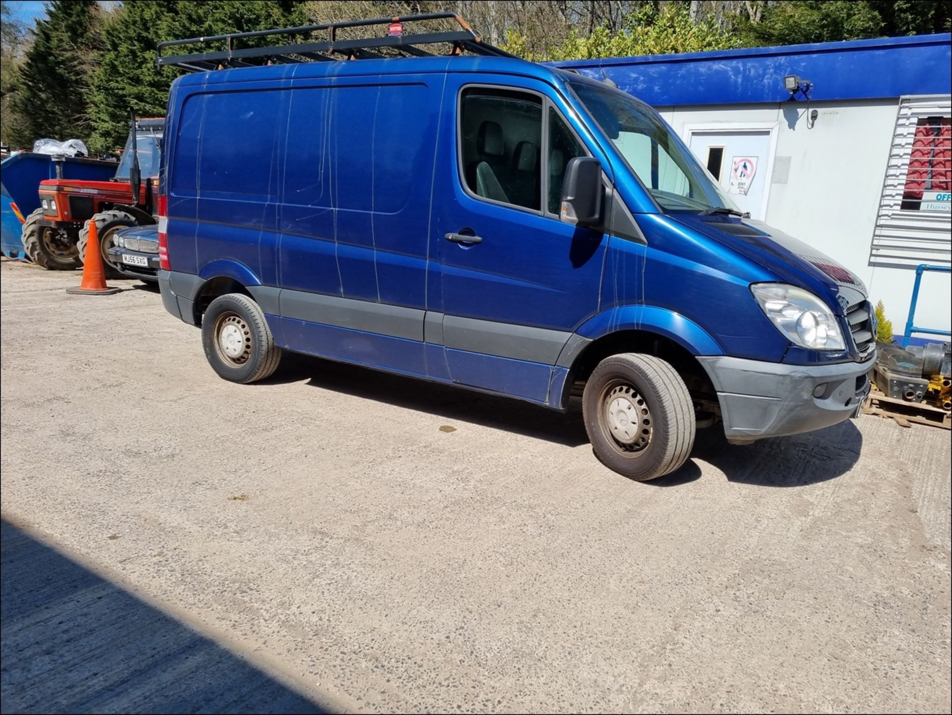 06/06 MERCEDES SPRINTER 211 CDI SWB - 2148cc Van (Blue) - Image 5 of 14