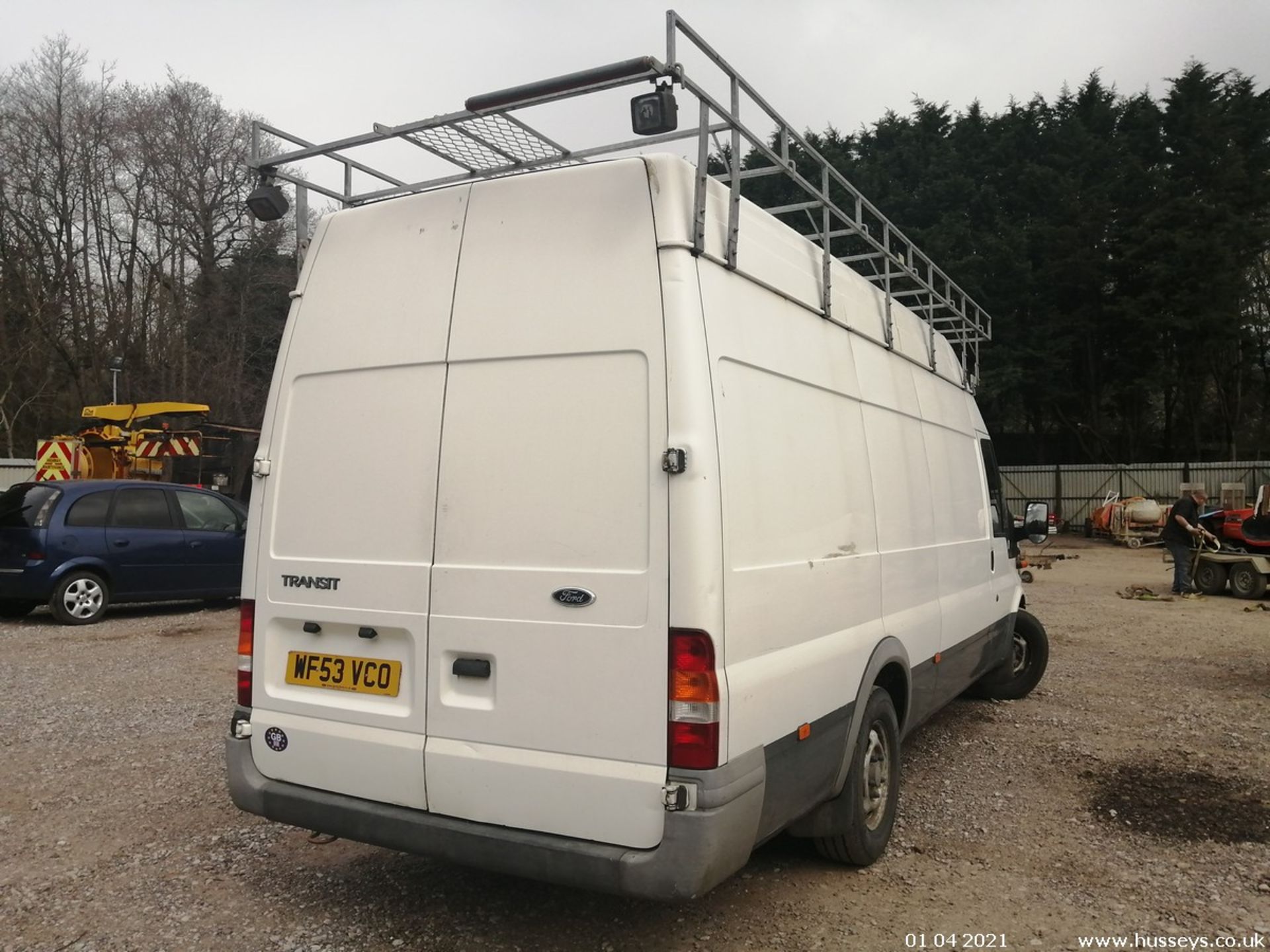 03/53 FORD TRANSIT 350 LWB TD - 2402cc 5dr Van (White, 66k) - Image 6 of 18