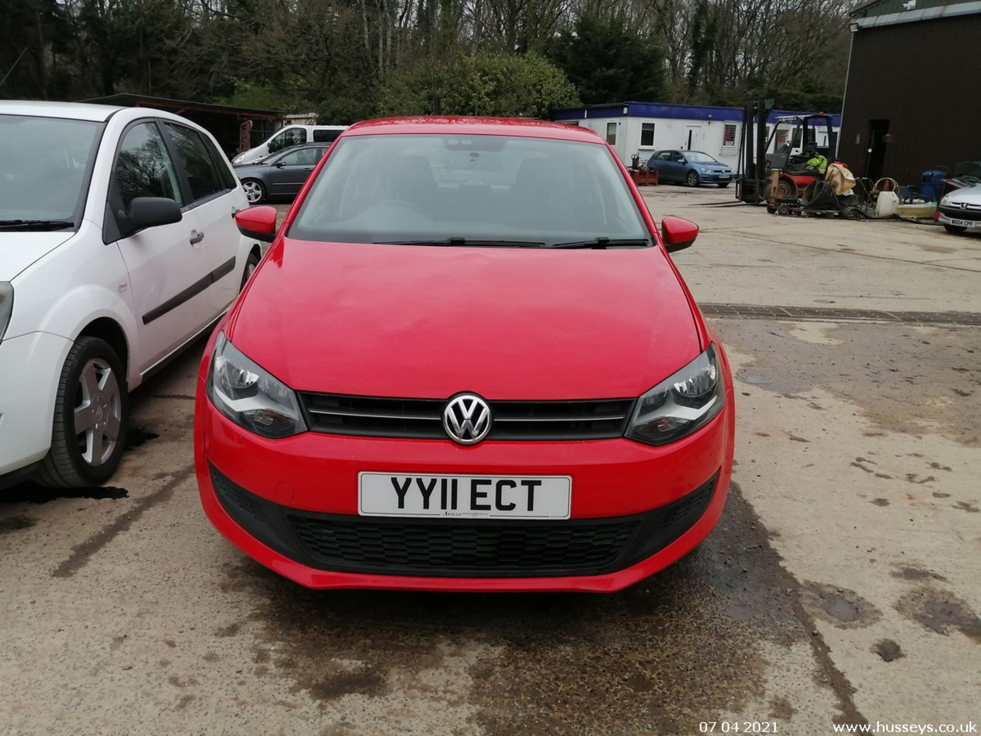 11/11 VOLKSWAGEN POLO SE TDI 75 - 1199cc 5dr Hatchback (Red, 118k) - Image 3 of 11