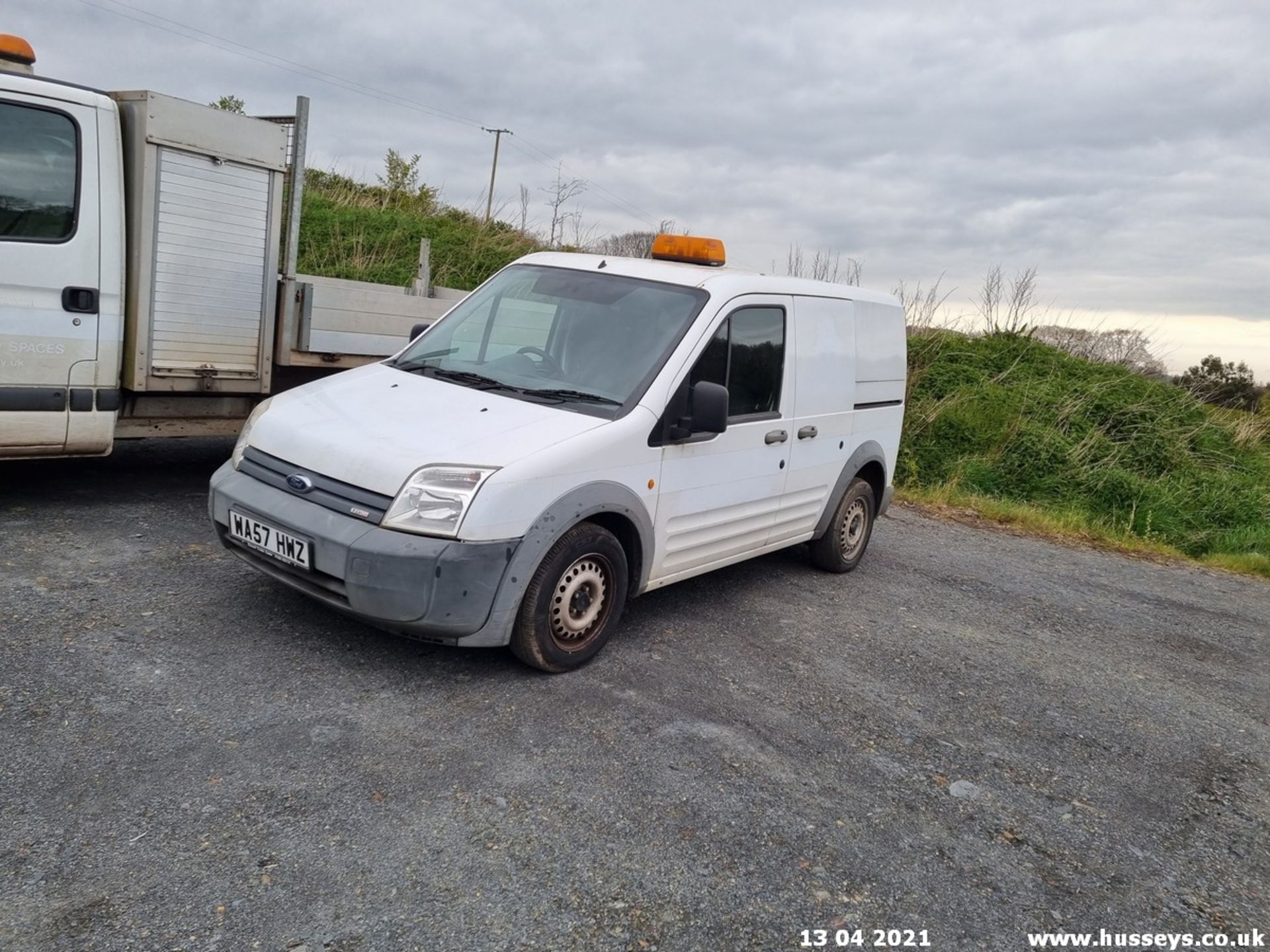 07/57 FORD TRANSIT CONN T200 75 - 1753cc 5dr Van (White, 45k) - Image 2 of 13