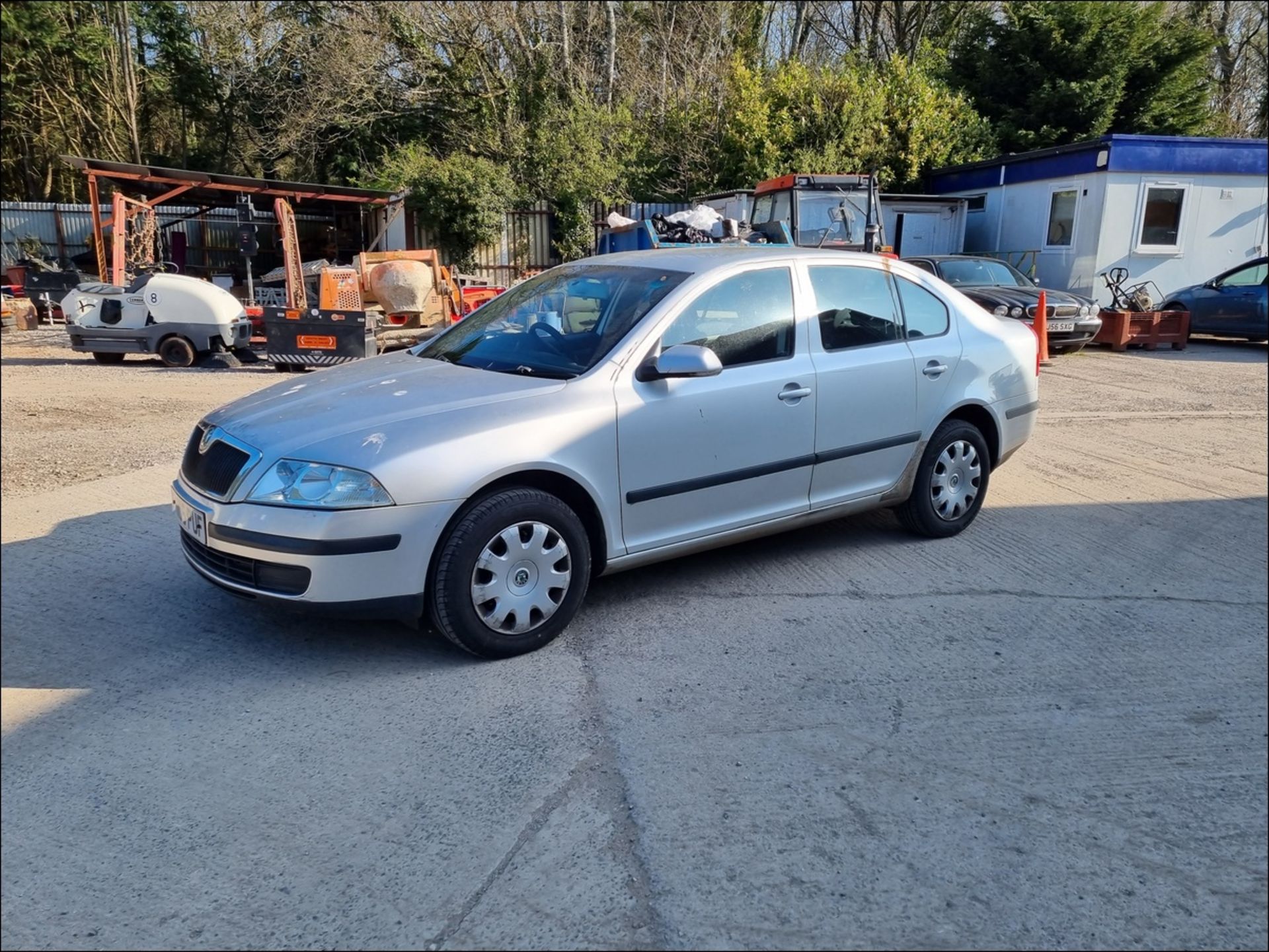 05/05 SKODA OCTAVIA AMBIENTE FSI - 1598cc 5dr Hatchback (Silver, 150k) - Image 5 of 14