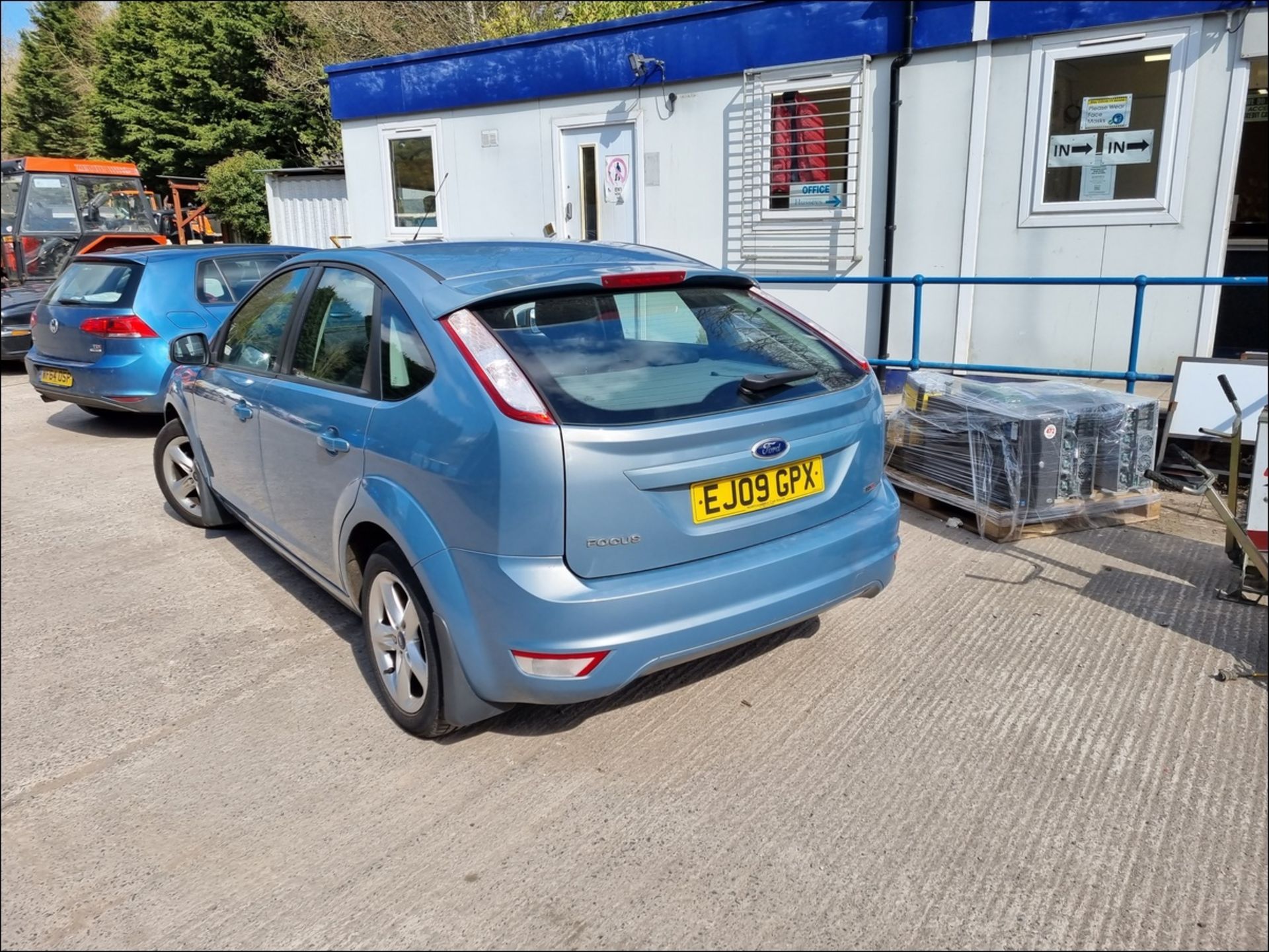 09/09 FORD FOCUS ZETEC TDCI 109 - 1560cc 5dr Hatchback (Blue, 91k) - Image 7 of 15