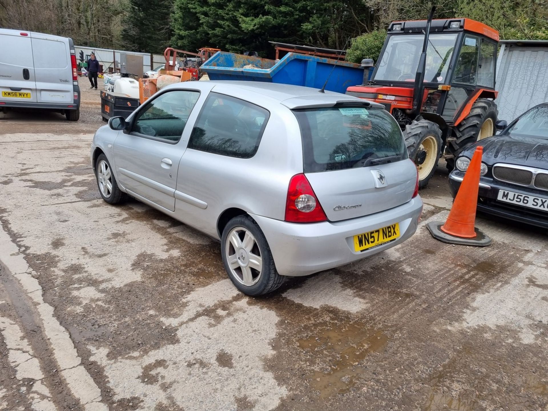 07/57 RENAULT CLIO CAMPUS SPORT 16V - 1149cc 3dr Hatchback (Silver) - Image 2 of 12