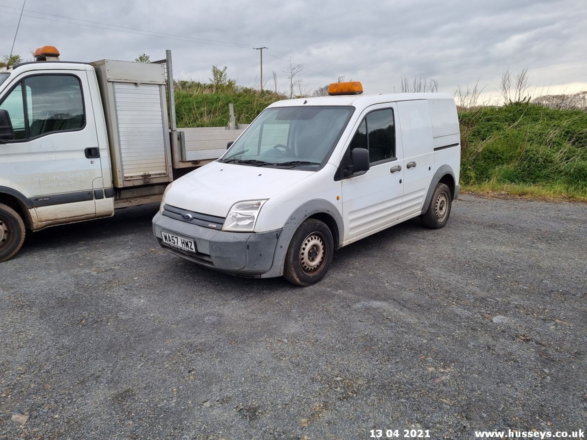 07/57 FORD TRANSIT CONN T200 75 - 1753cc 5dr Van (White, 45k) - Image 5 of 13