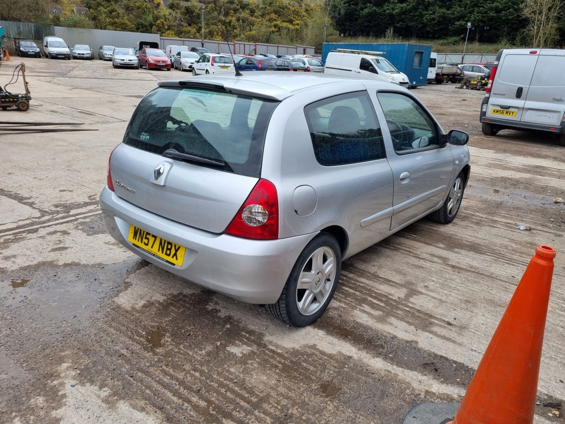 07/57 RENAULT CLIO CAMPUS SPORT 16V - 1149cc 3dr Hatchback (Silver) - Image 7 of 12