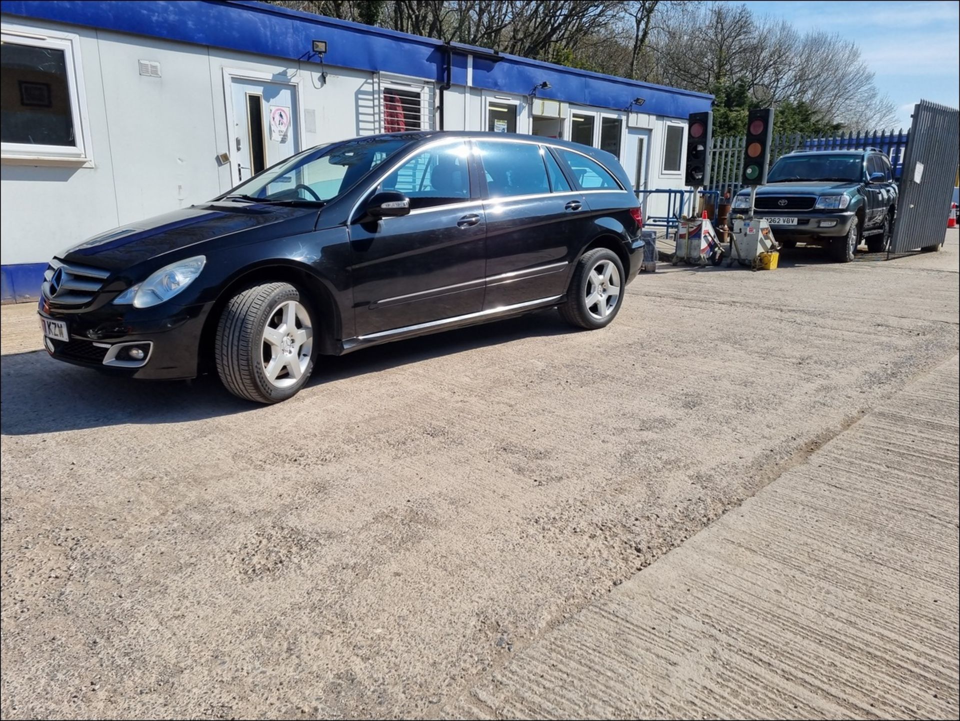 07/07 MERCEDES R320 L SPORT CDI A - 2987cc 5dr Estate (Black, 214k) - Image 4 of 14