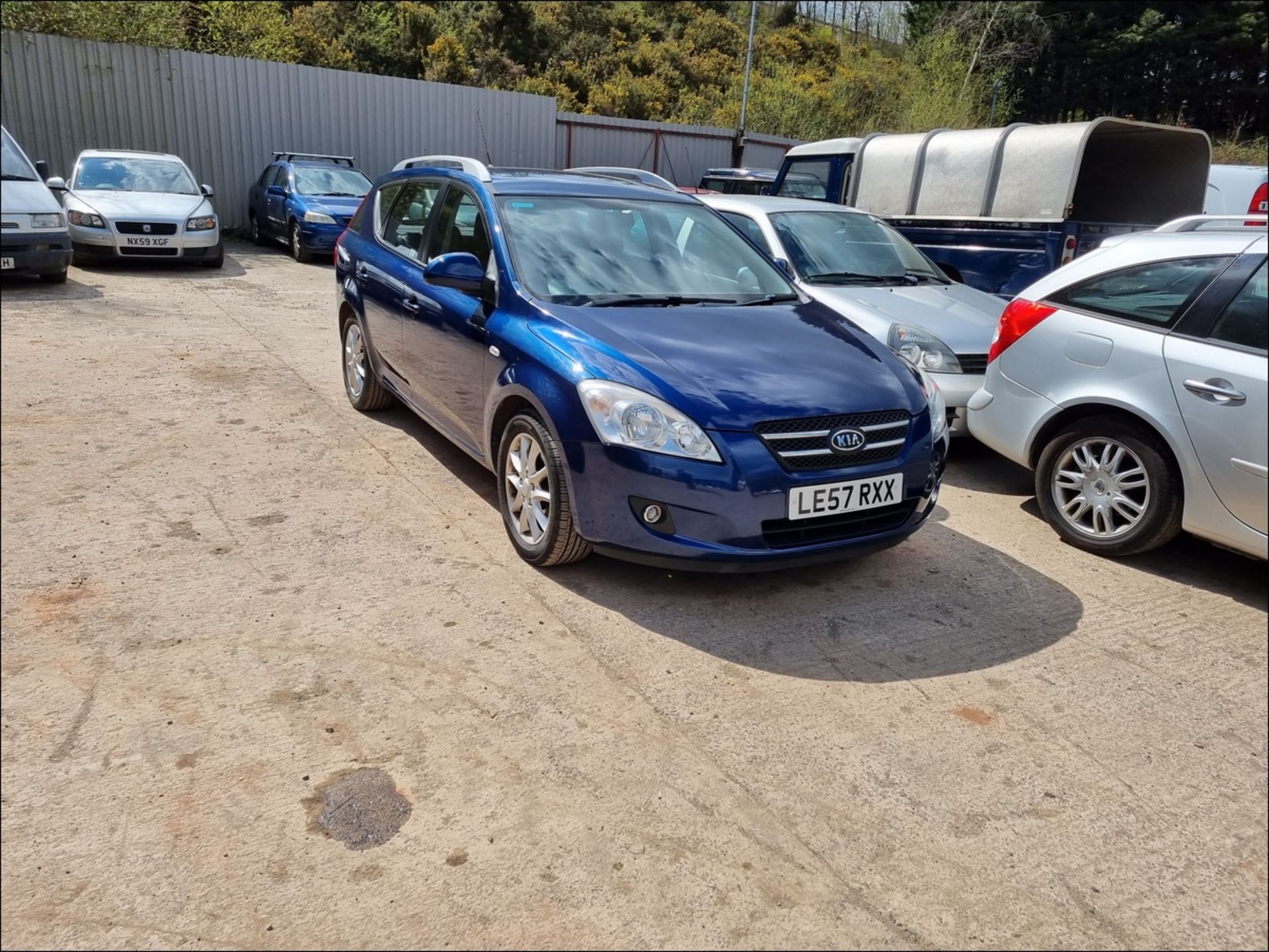 08/57 KIA CEE'D LS CRDI SW - 1582cc 5dr Estate (Blue, 79k) - Image 2 of 17