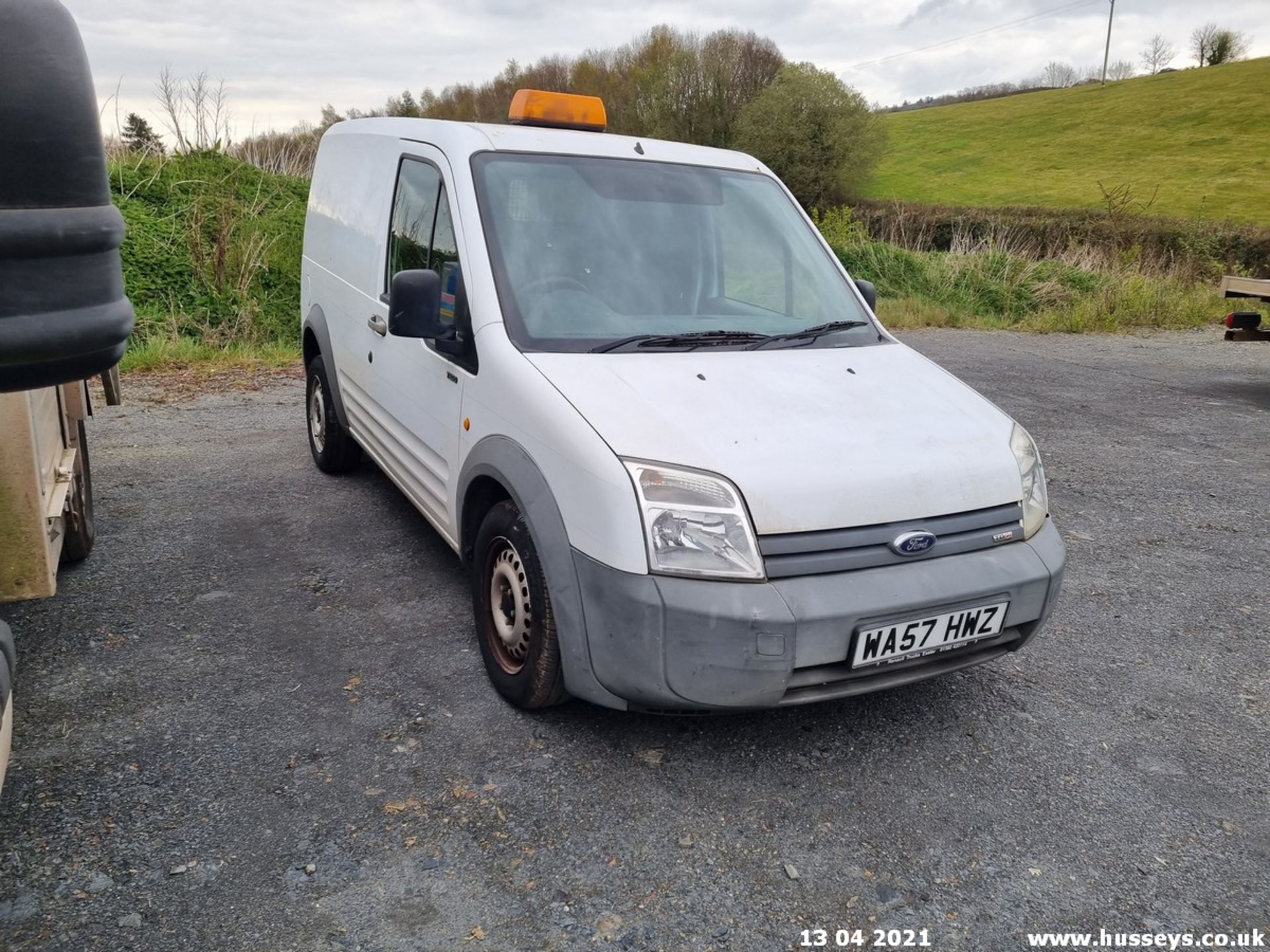 07/57 FORD TRANSIT CONN T200 75 - 1753cc 5dr Van (White, 45k) - Image 11 of 13