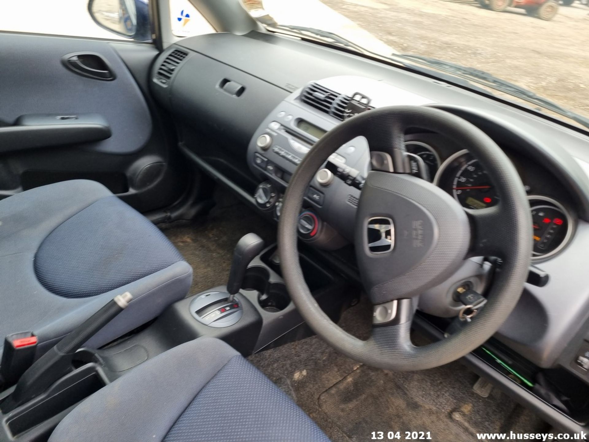 03/53 HONDA JAZZ SE CVT - 1339cc 5dr Hatchback (Blue, 172k) - Image 10 of 13