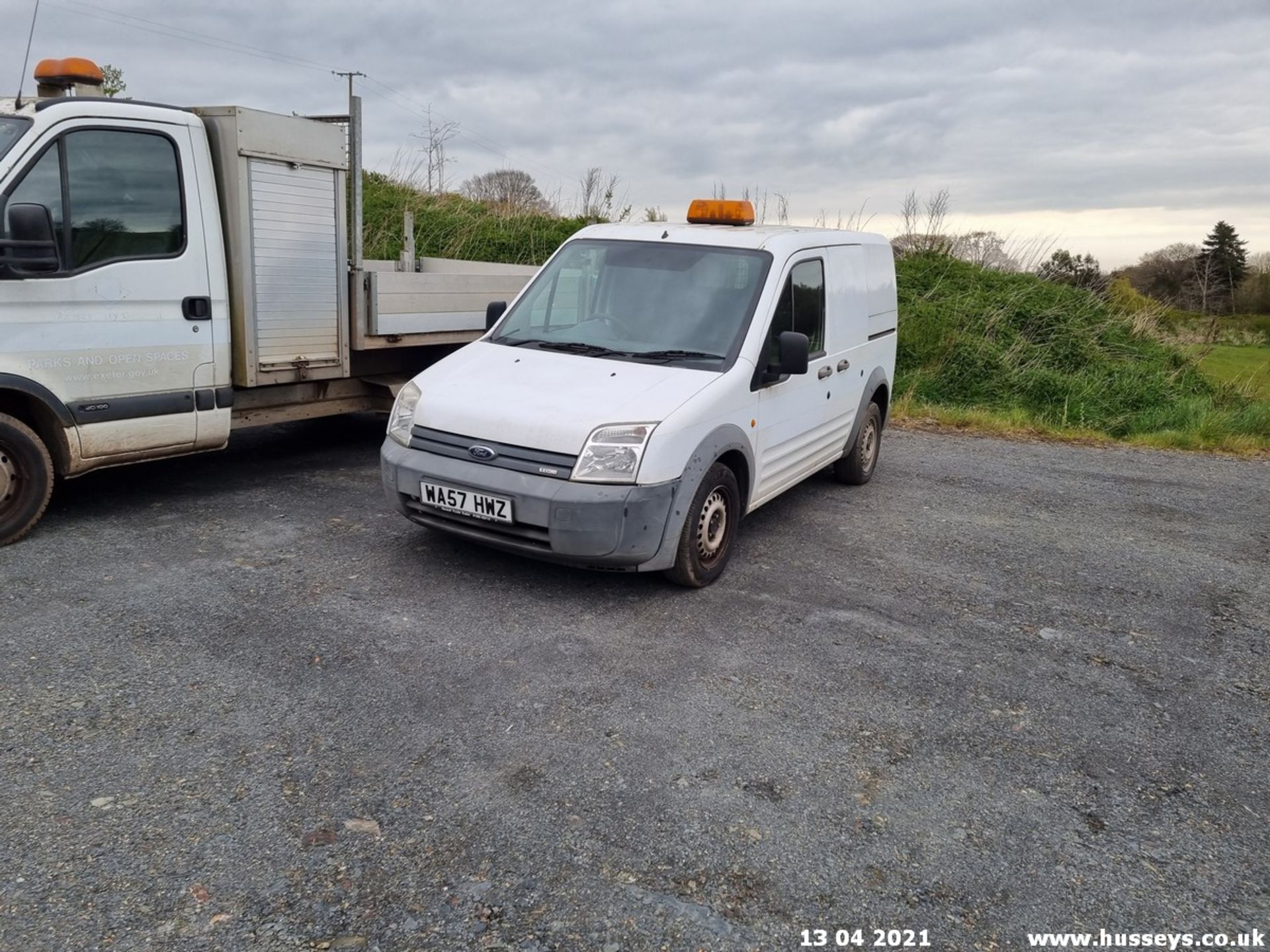 07/57 FORD TRANSIT CONN T200 75 - 1753cc 5dr Van (White, 45k) - Image 3 of 13