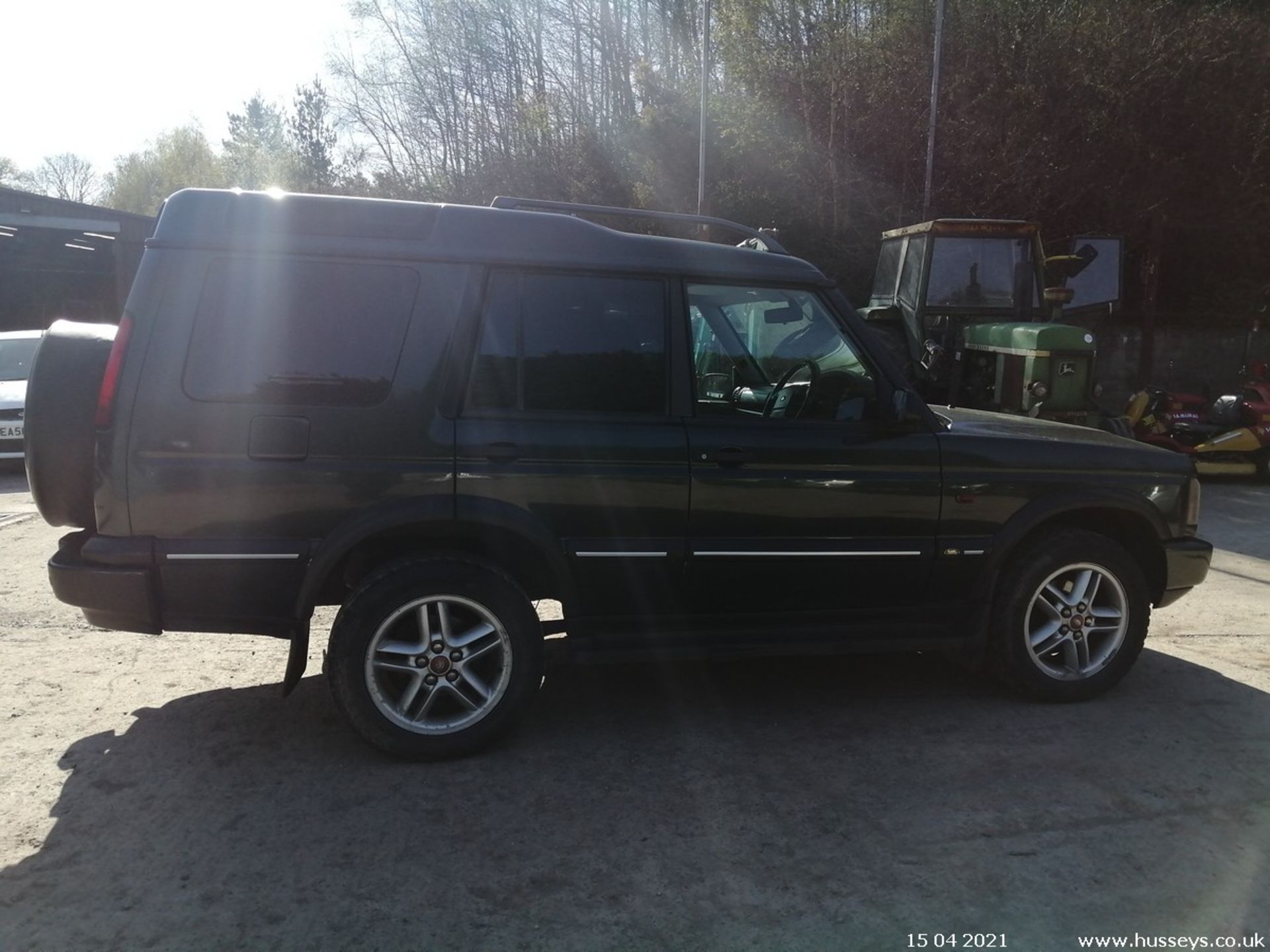 04/04 LAND ROVER DISCOVERY LANDMARK TD5 A - 2495cc 5dr Estate (Green) - Image 8 of 13