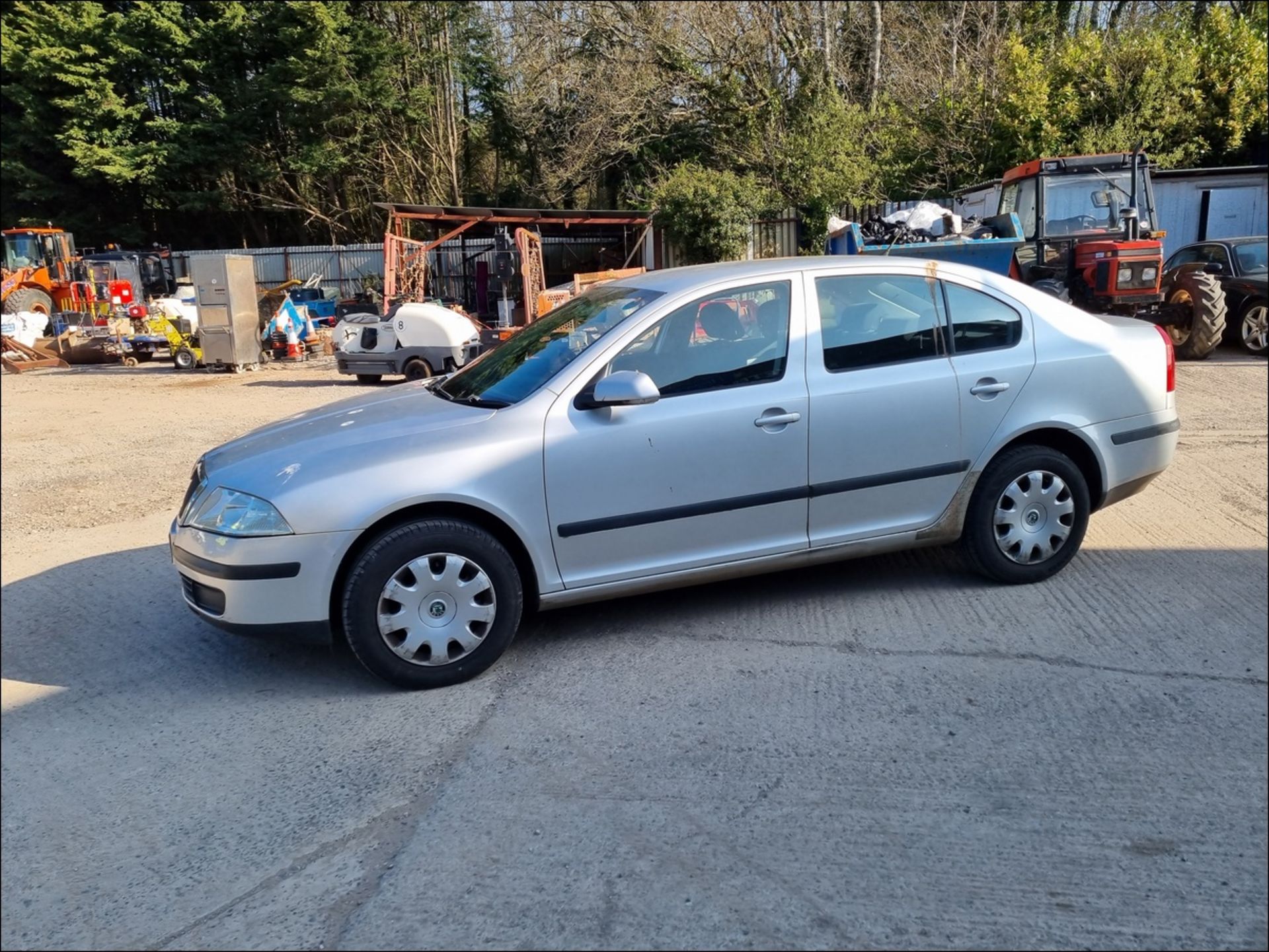 05/05 SKODA OCTAVIA AMBIENTE FSI - 1598cc 5dr Hatchback (Silver, 150k) - Image 6 of 14