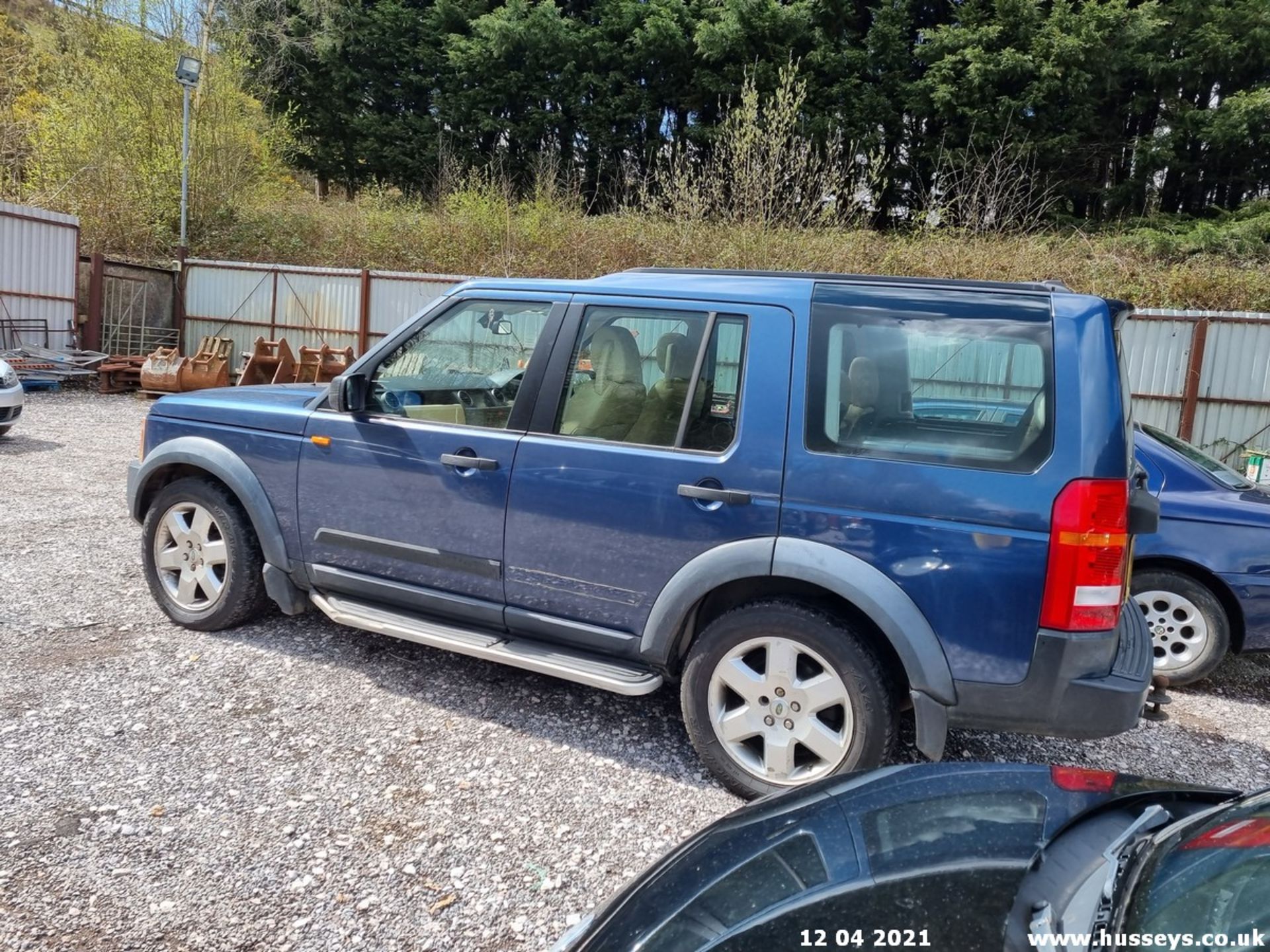 06/56 LAND ROVER DISCOVERY 3 TDV6 AUTO - 2720cc 5dr Estate (Blue, 161k) - Image 2 of 15