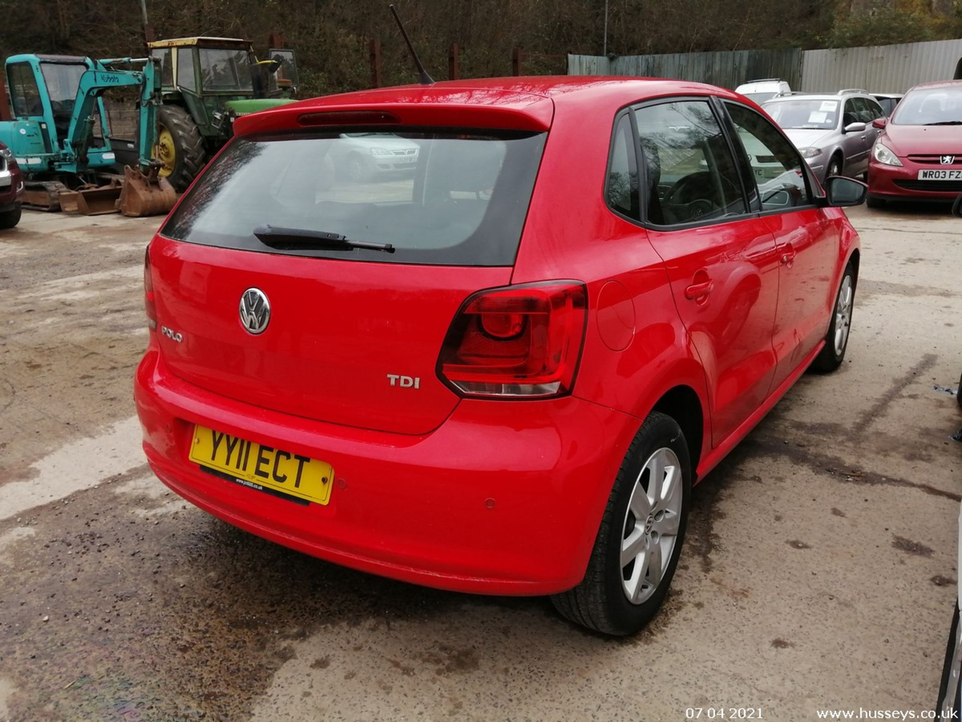 11/11 VOLKSWAGEN POLO SE TDI 75 - 1199cc 5dr Hatchback (Red, 118k) - Image 8 of 11