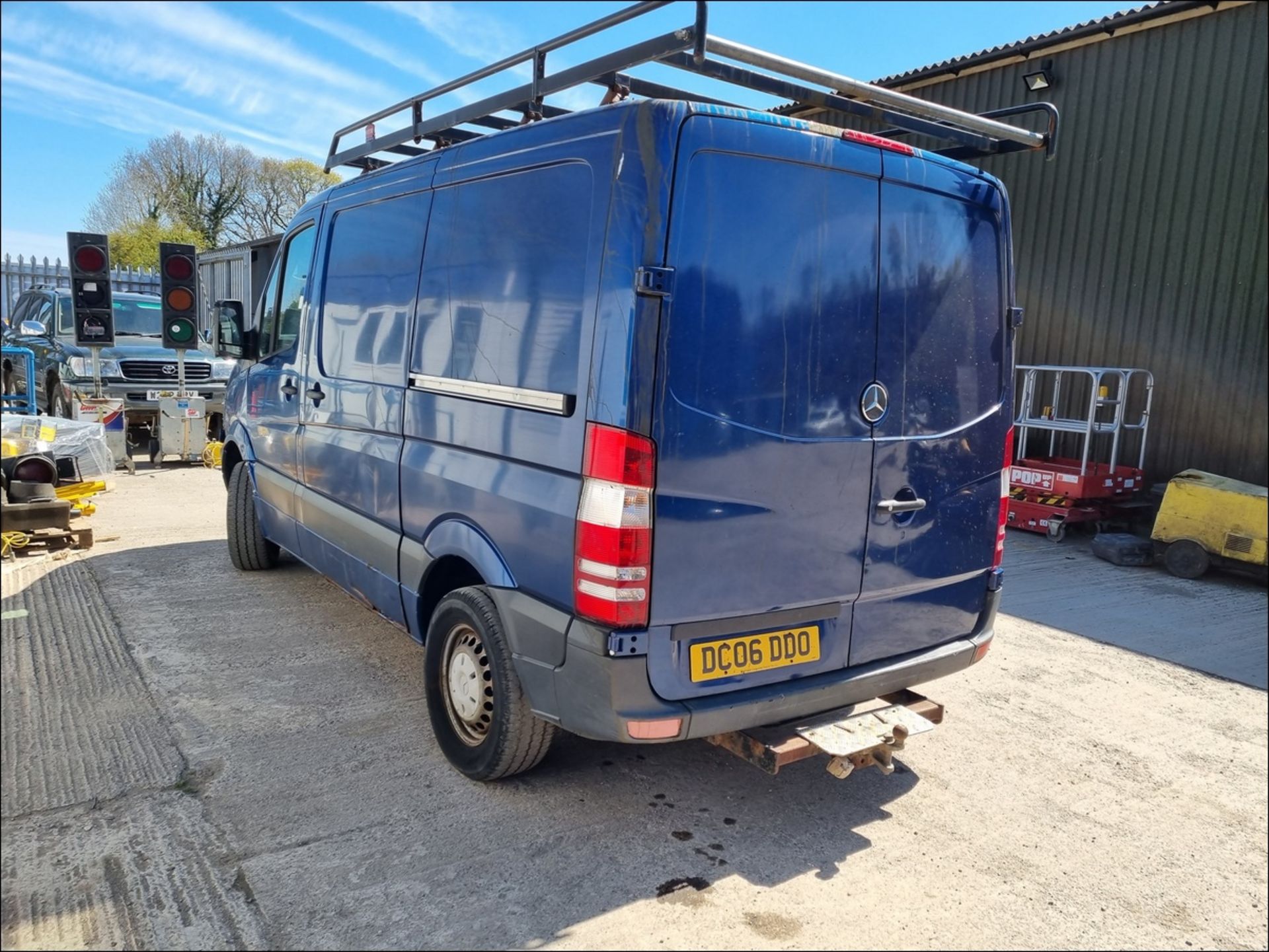 06/06 MERCEDES SPRINTER 211 CDI SWB - 2148cc Van (Blue) - Image 9 of 14