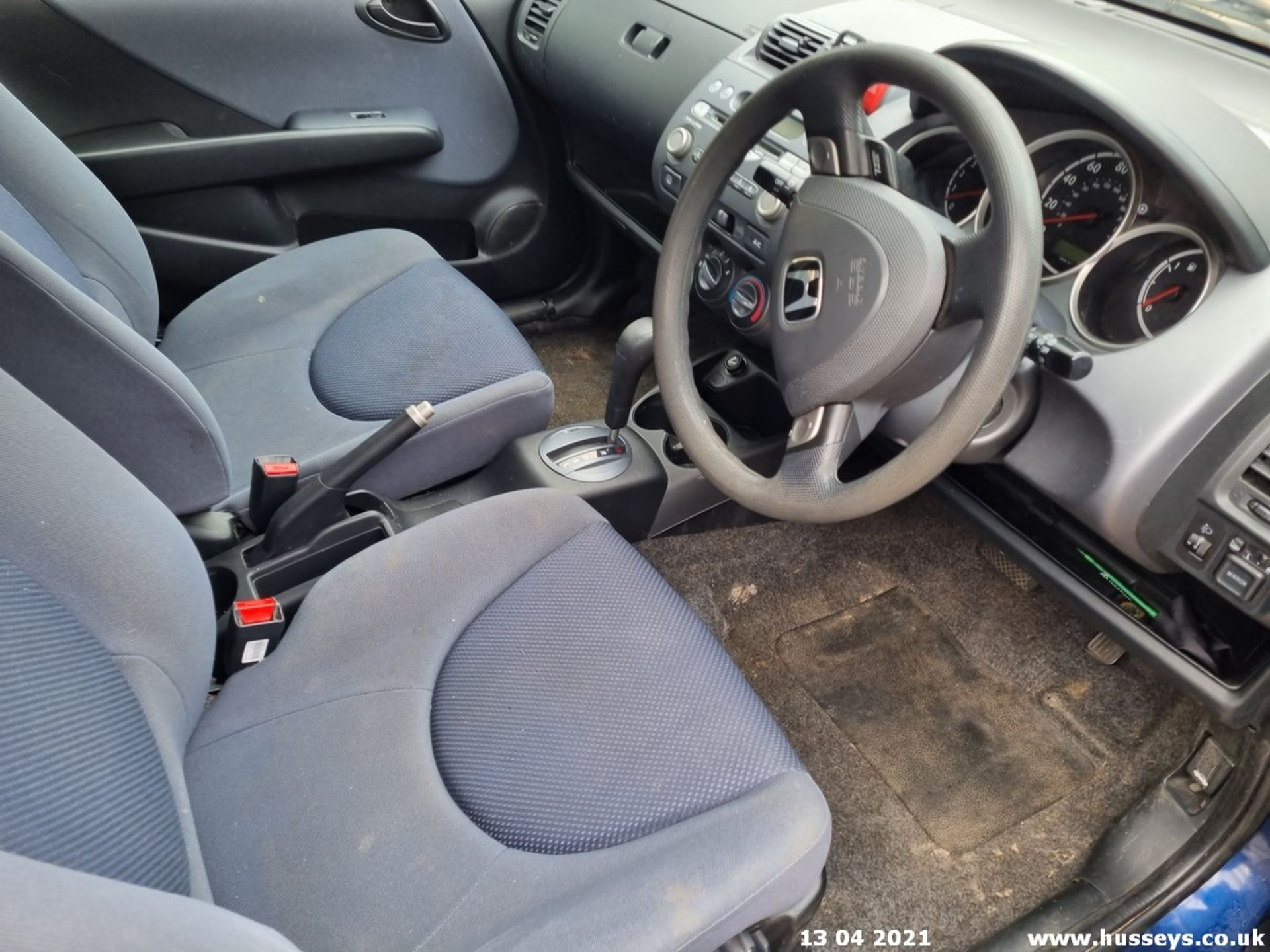 03/53 HONDA JAZZ SE CVT - 1339cc 5dr Hatchback (Blue, 172k) - Image 8 of 13