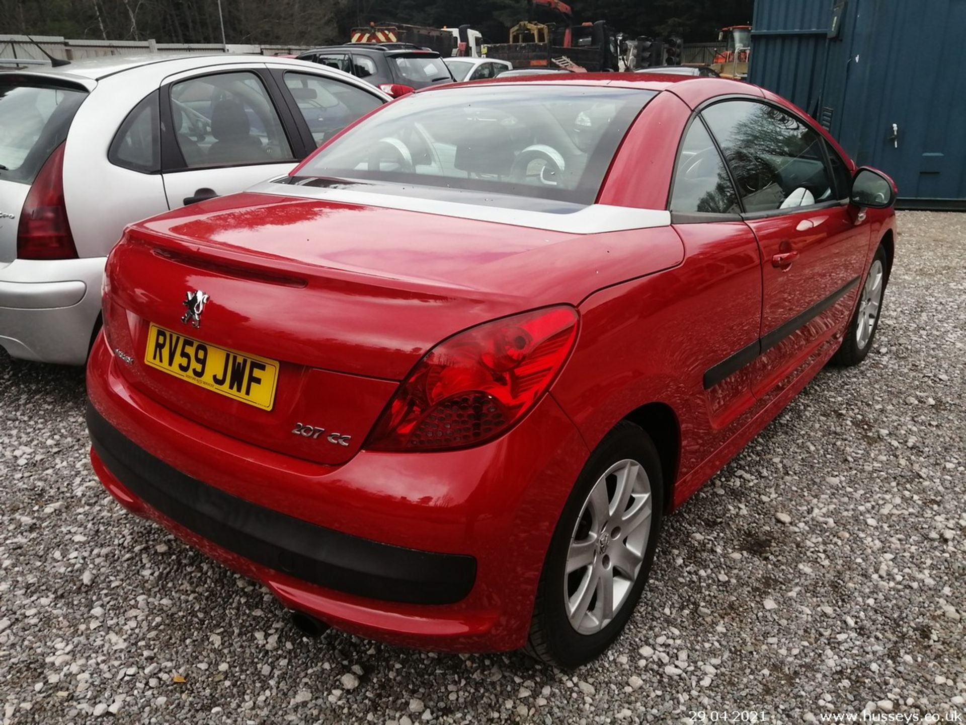 09/59 PEUGEOT 207 XR CC - 1598cc 2dr Convertible (Red, 109k) - Image 6 of 11