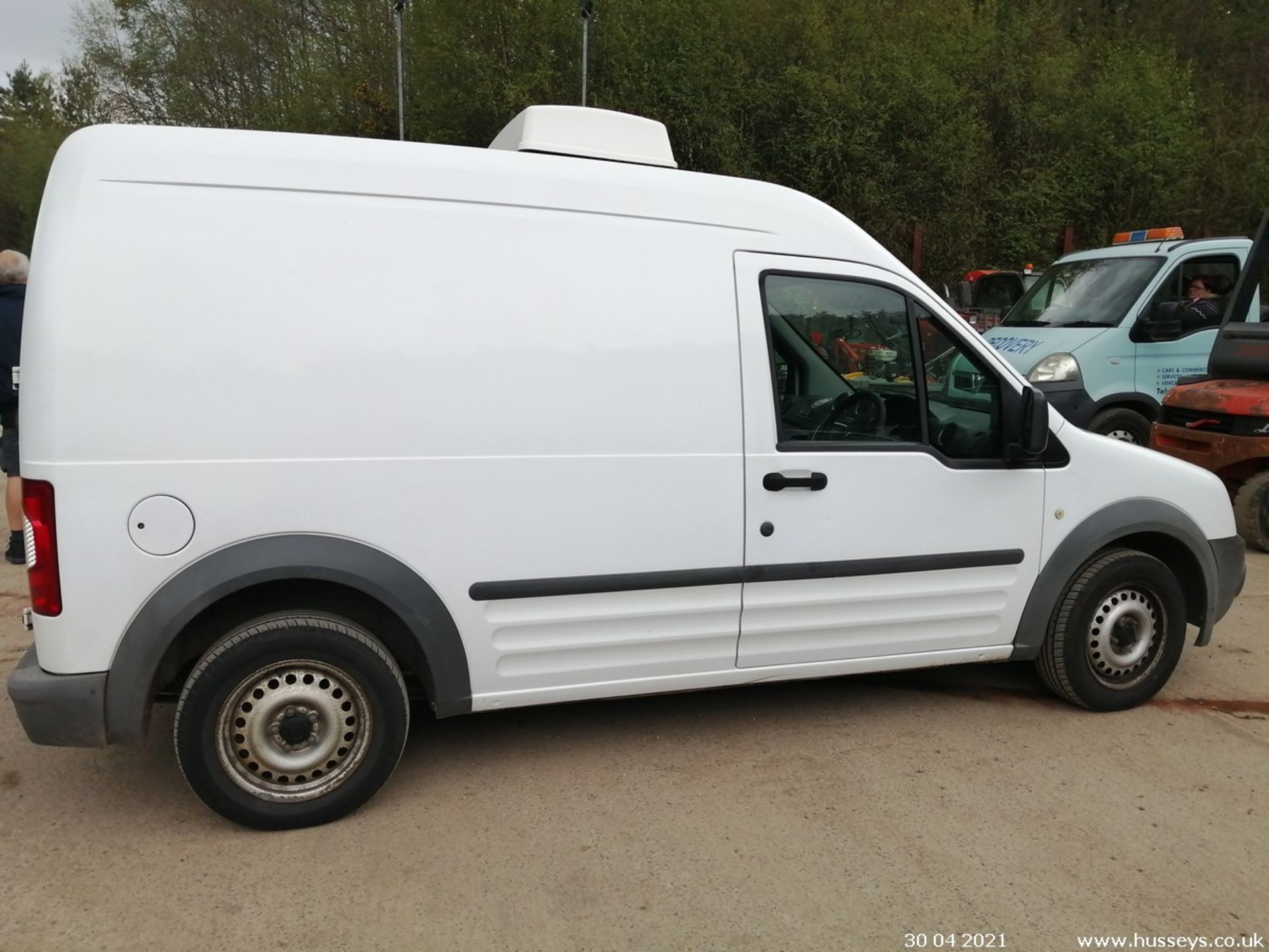 09/59 FORD TRAN CONNECT 90 T230 - 1753cc 3dr Van (White, 132k) - Image 7 of 12