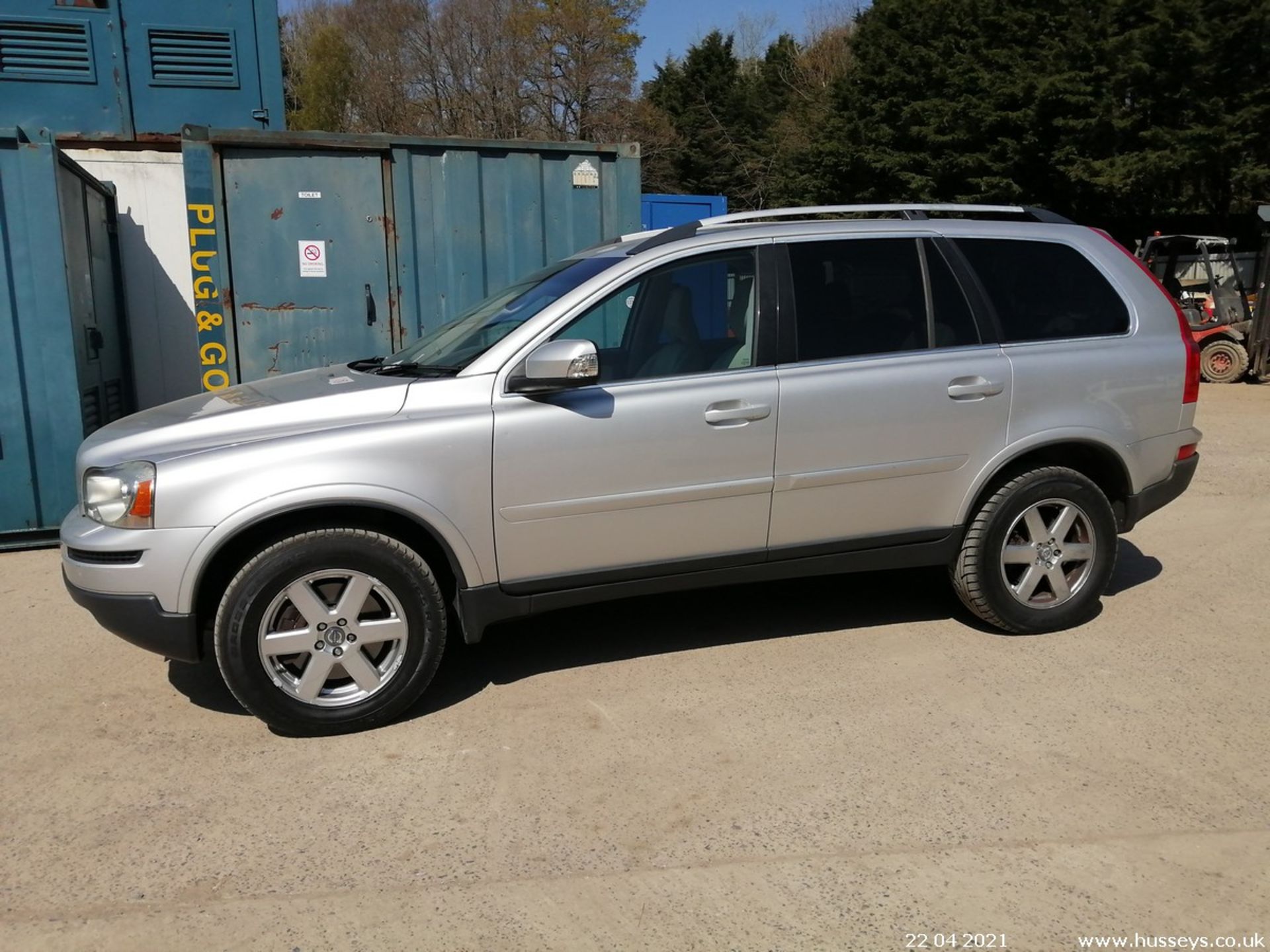 09/59 VOLVO XC90 ACTIVE AWD D5 AUTO - 2400cc 5dr Estate (Silver, 116k) - Image 4 of 12