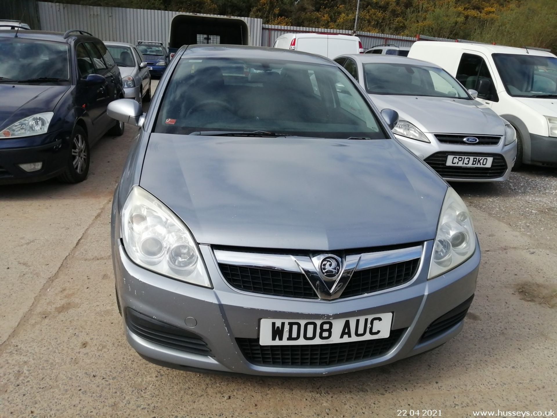 08/08 VAUXHALL VECTRA EXCLUSIV - 1796cc 5dr Hatchback (Silver) - Image 2 of 12