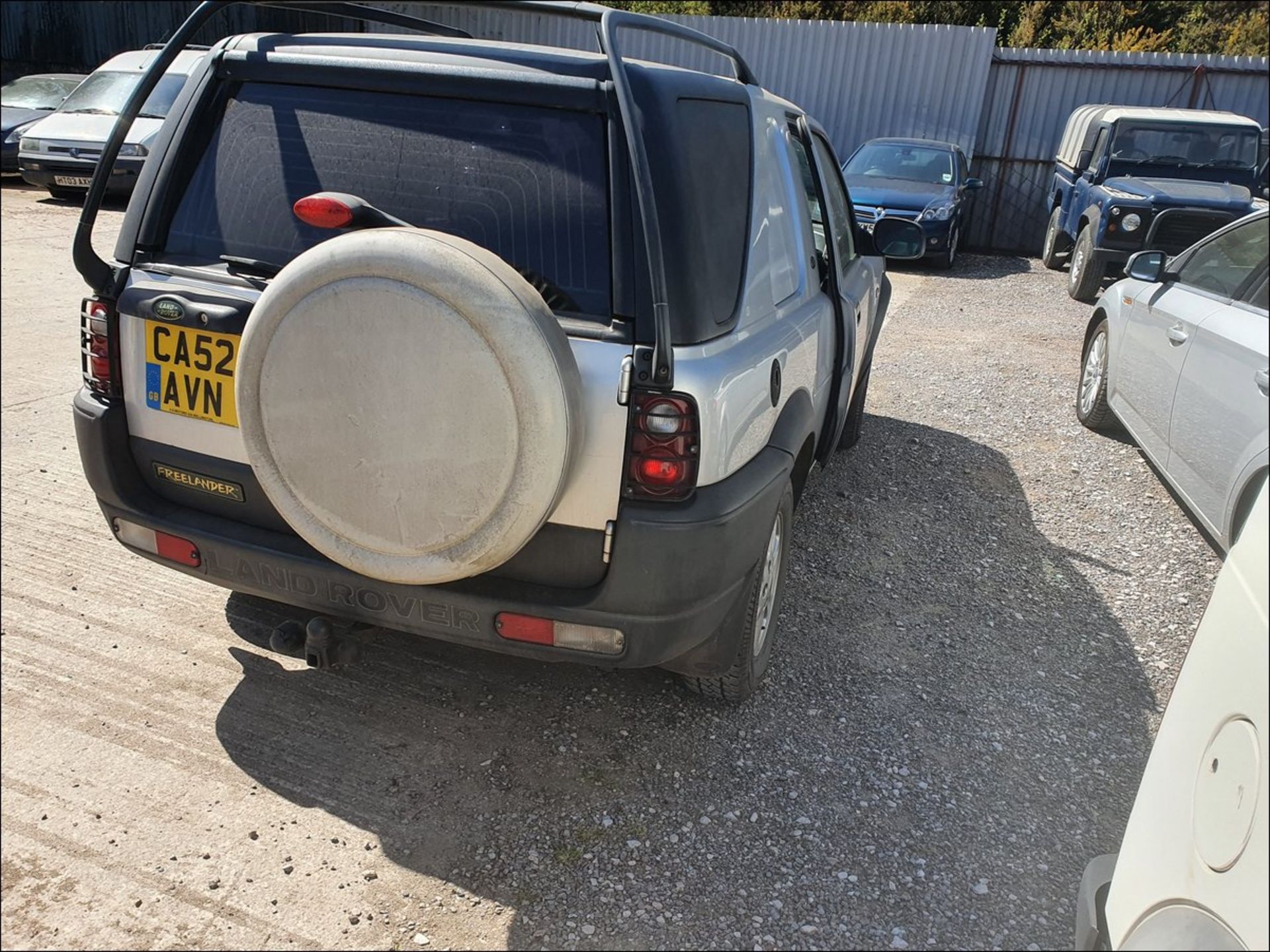 03/52 LAND ROVER FREELANDER TD4 SWB - 1951cc 3.dr 4x4 (Silver, 248k) - Image 14 of 15