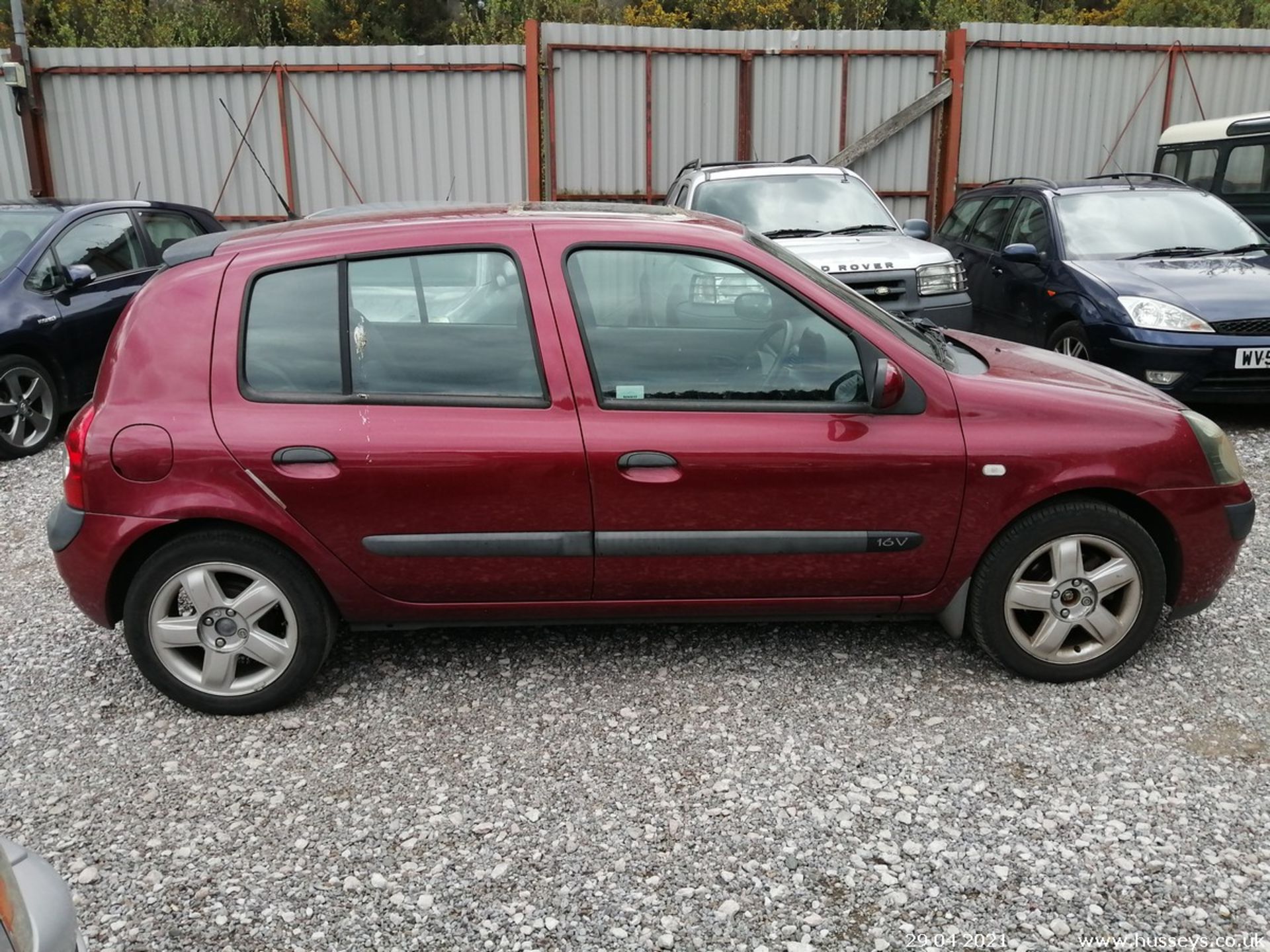 03/53 RENAULT CLIO DYNAMIQUE 16V - 1149cc 5dr Hatchback (Red, 41k) - Image 8 of 12