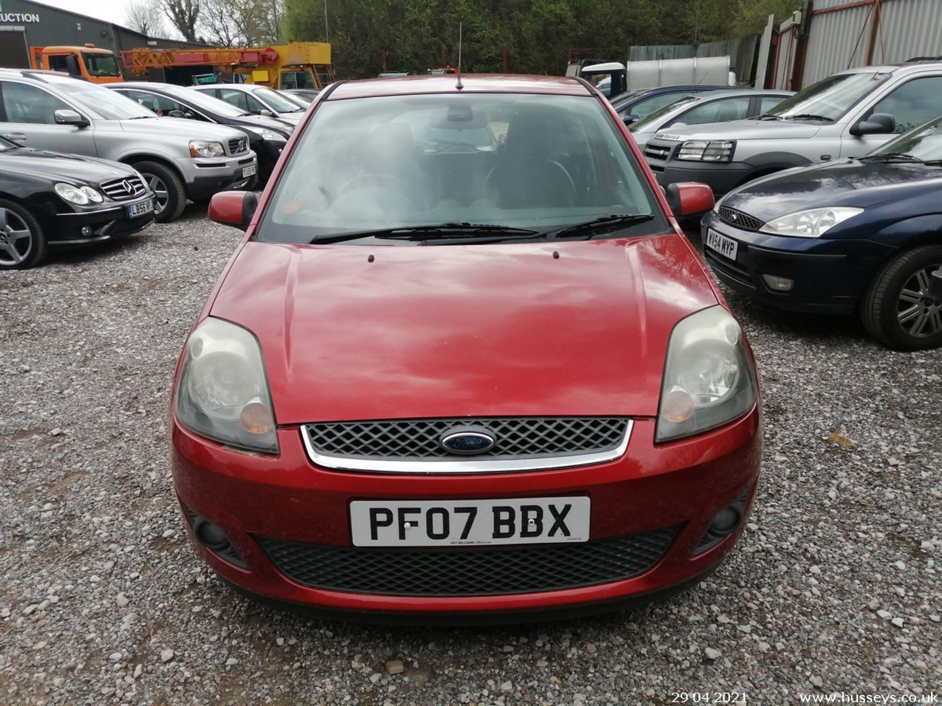 07/07 FORD FIESTA GHIA TDCI - 1399cc 5dr Hatchback (Red, 111k) - Image 2 of 11