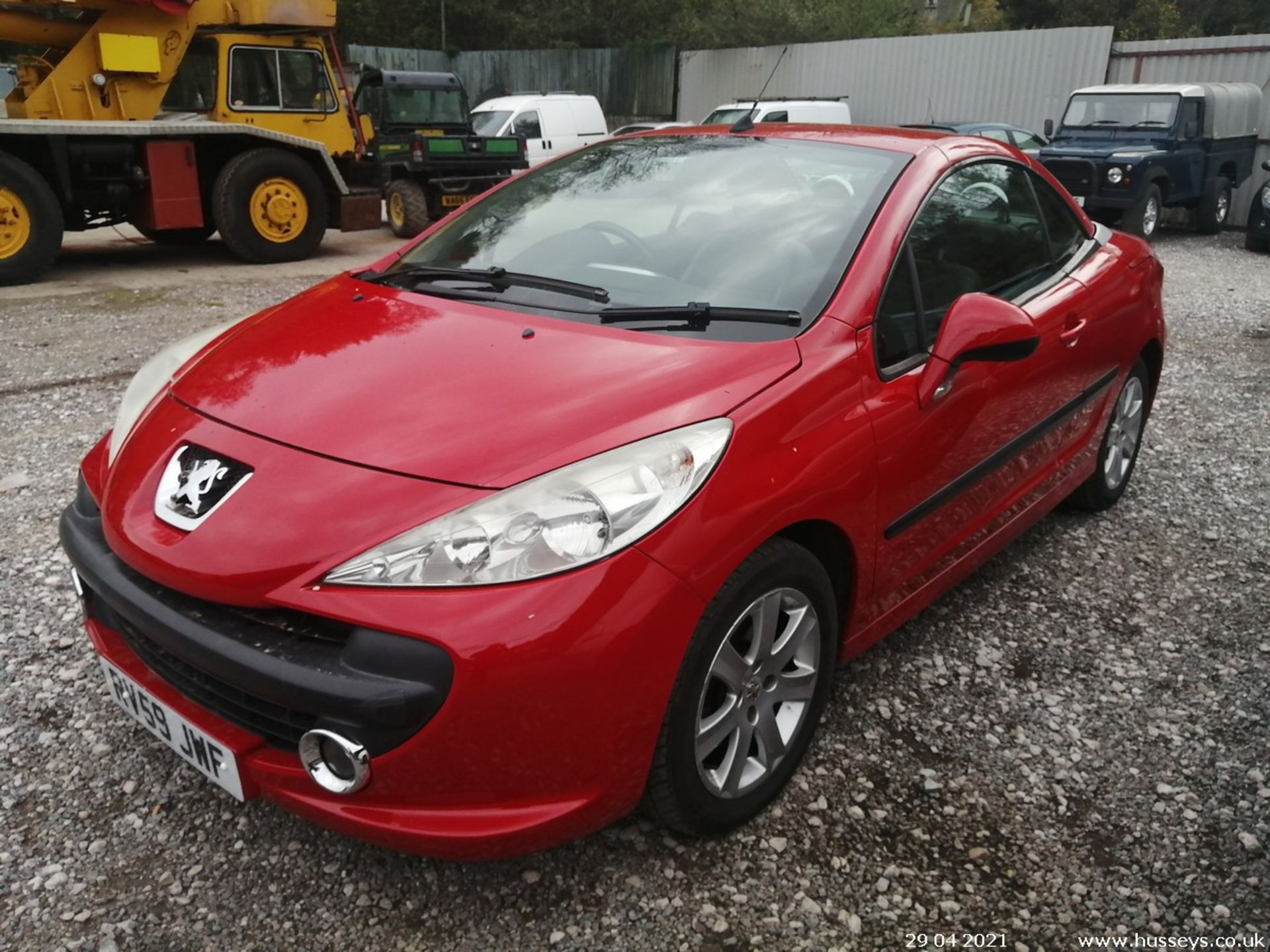 09/59 PEUGEOT 207 XR CC - 1598cc 2dr Convertible (Red, 109k) - Image 3 of 11