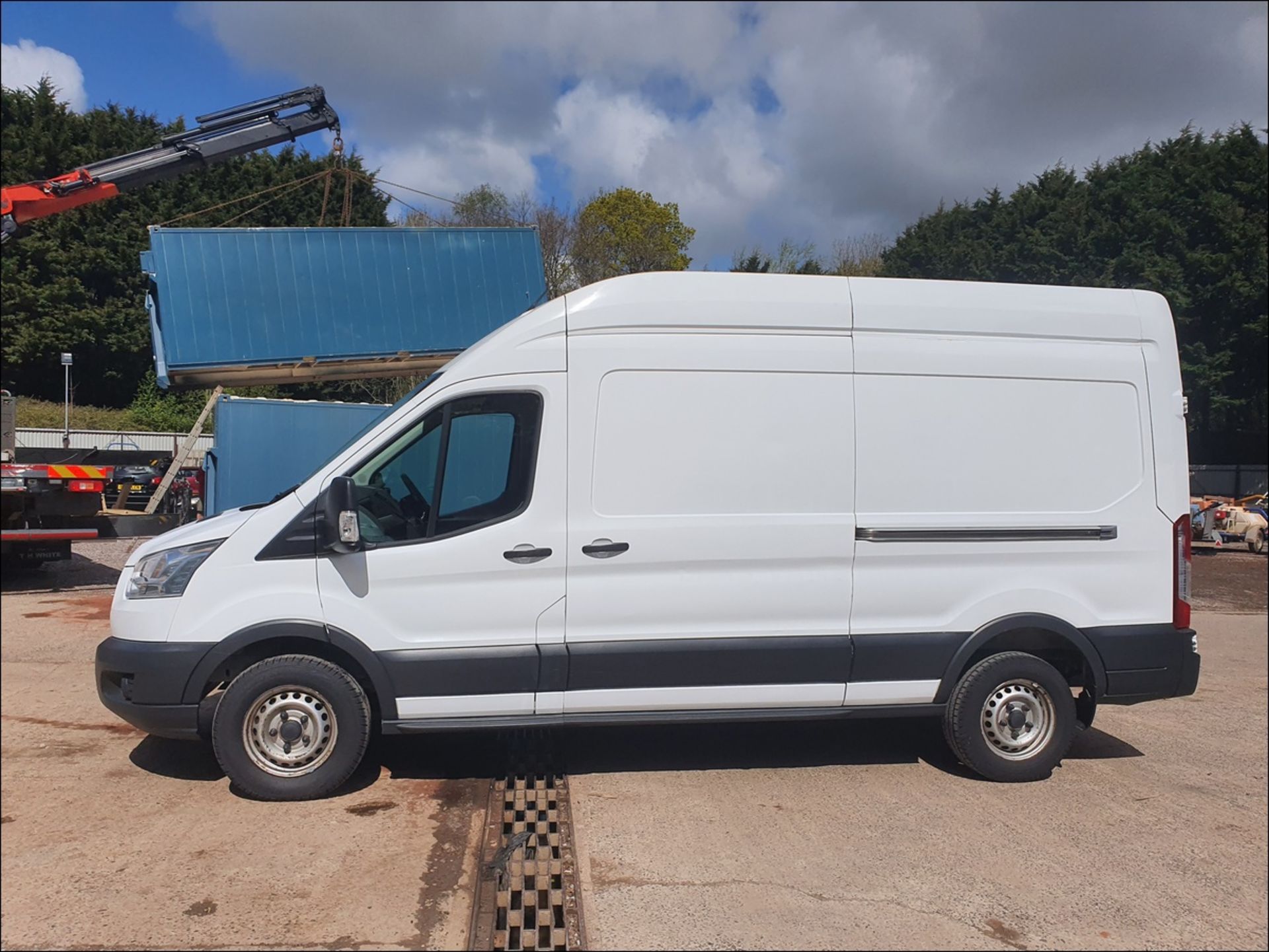 14/64 FORD TRANSIT 350 - 2198cc 5dr Van (White, 132k) - Image 6 of 13