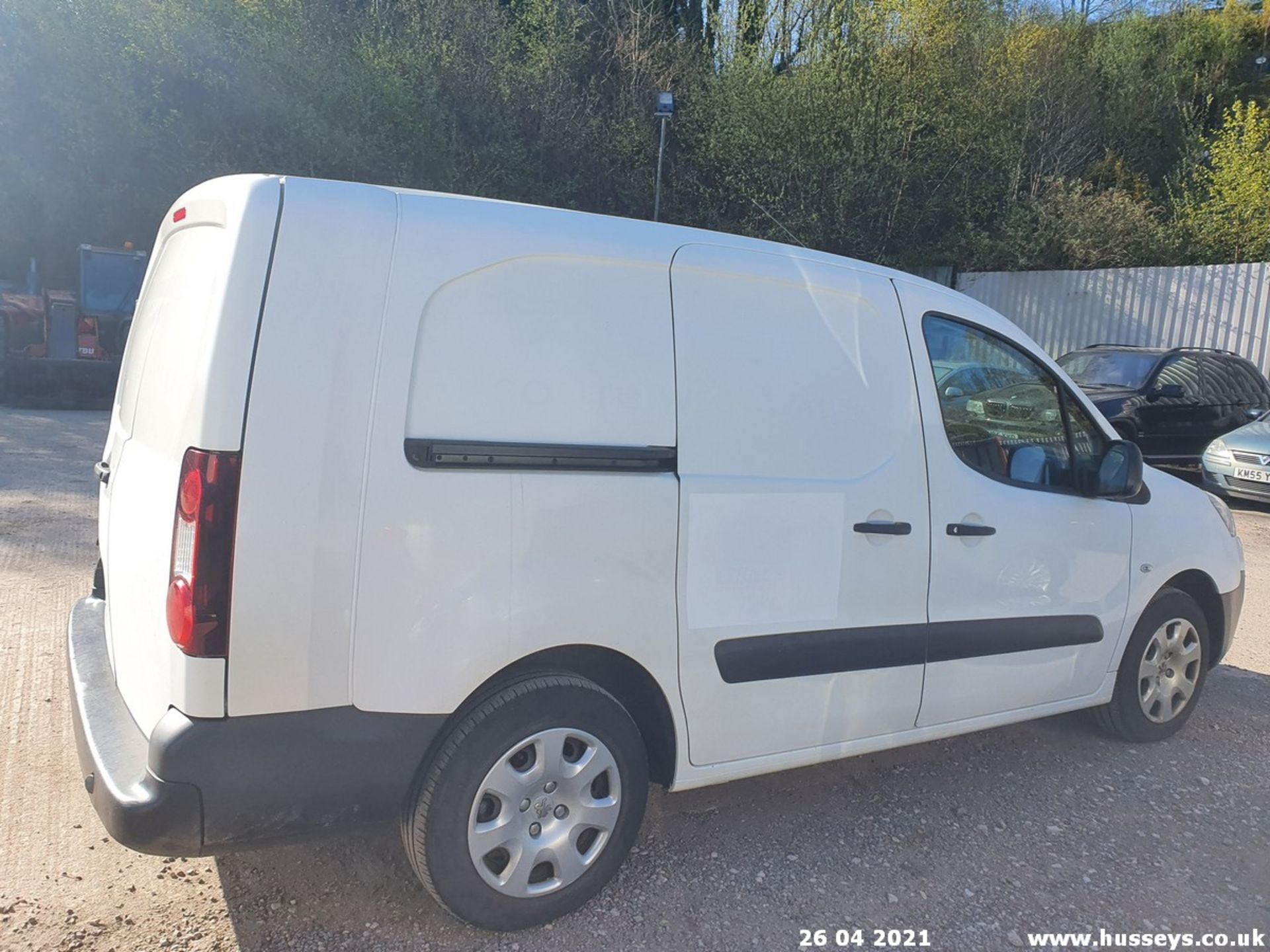 14/64 PEUGEOT PARTNER 750 SE L2 E-HDI - 1560cc Van (White, 75k) - Image 6 of 11