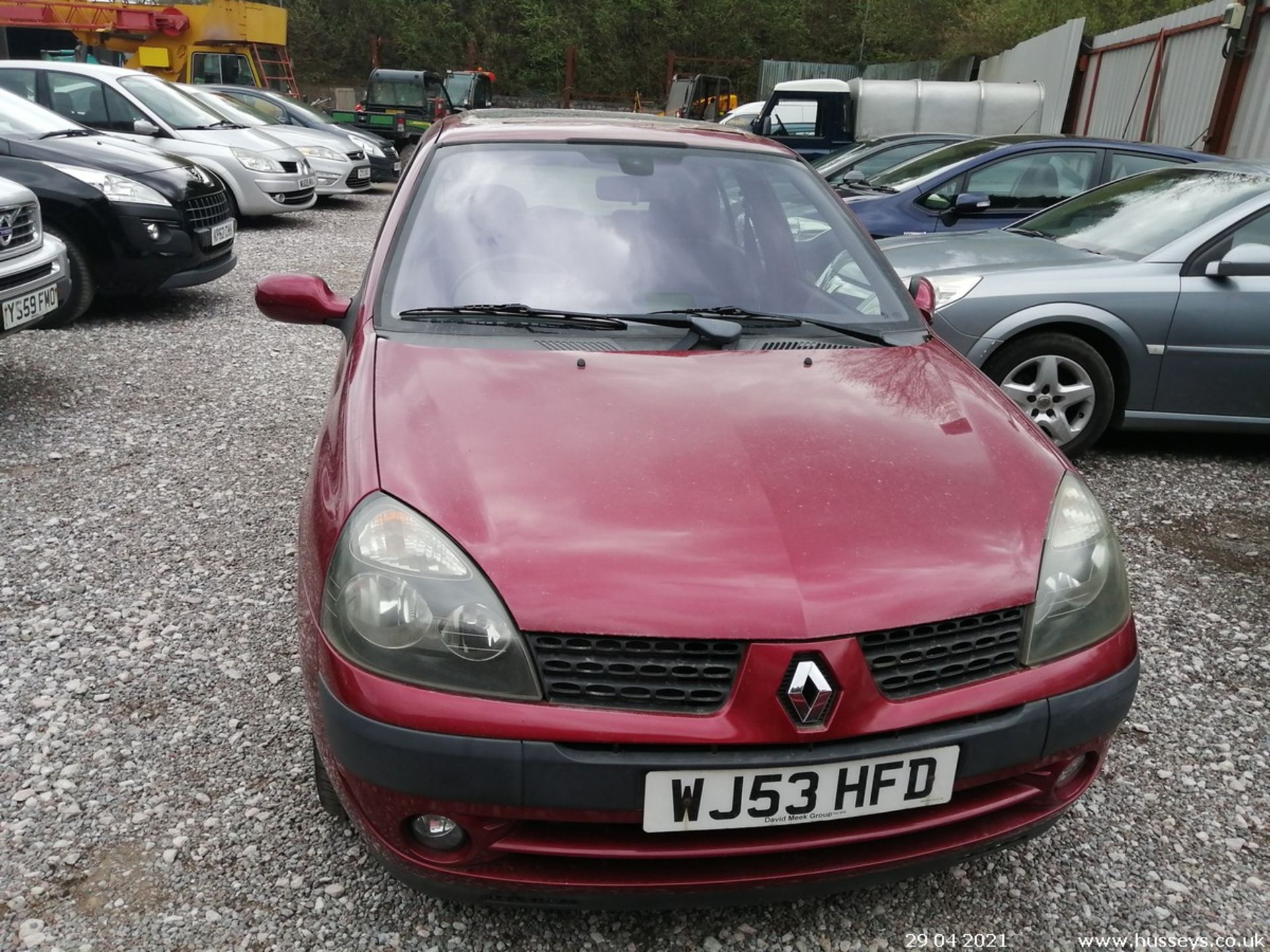 03/53 RENAULT CLIO DYNAMIQUE 16V - 1149cc 5dr Hatchback (Red, 41k) - Image 2 of 12