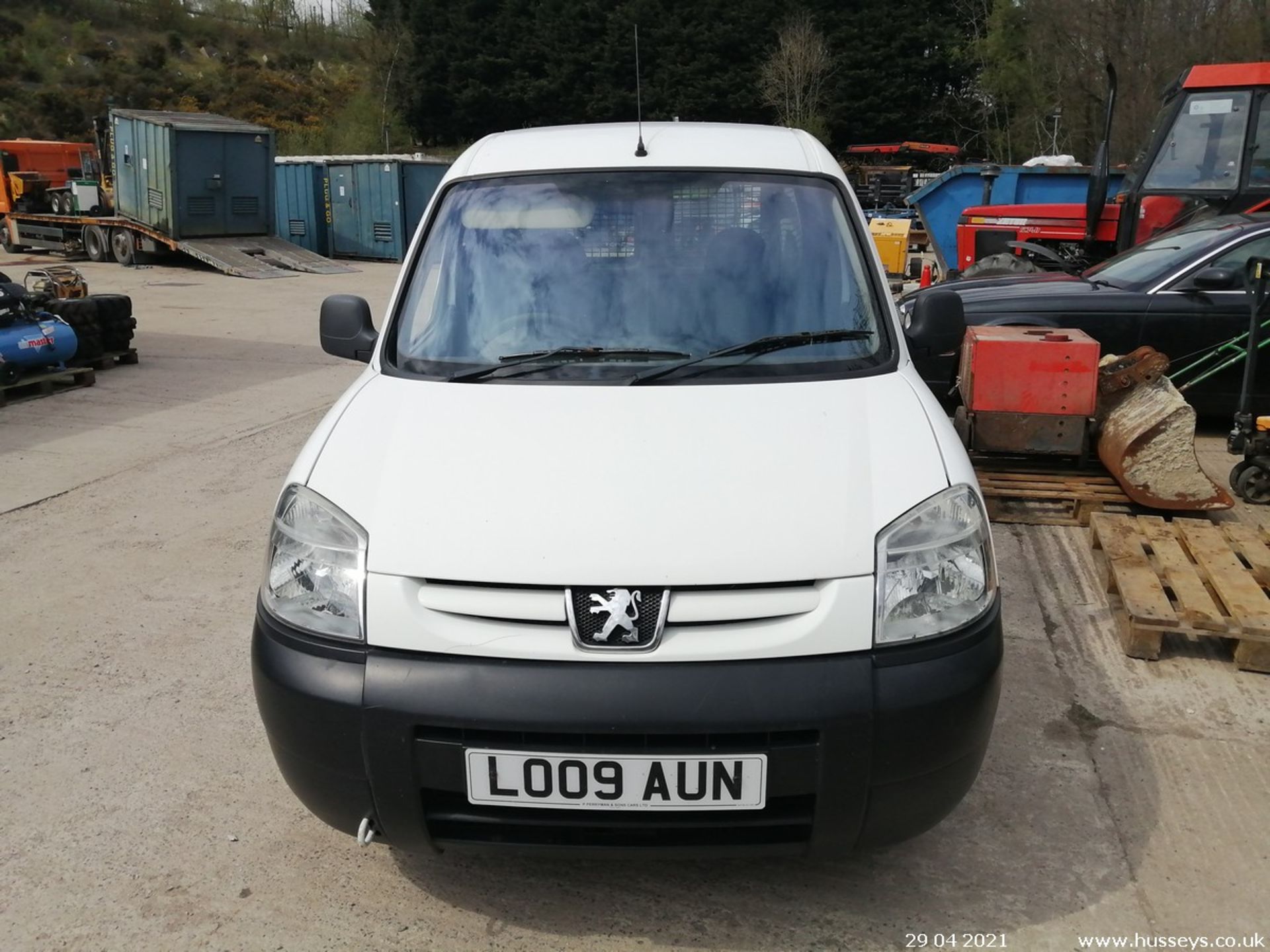 09/09 PEUGEOT PARTNER 800 ORIGIN HDI - 1560cc Van (White, 161k) - Image 2 of 11